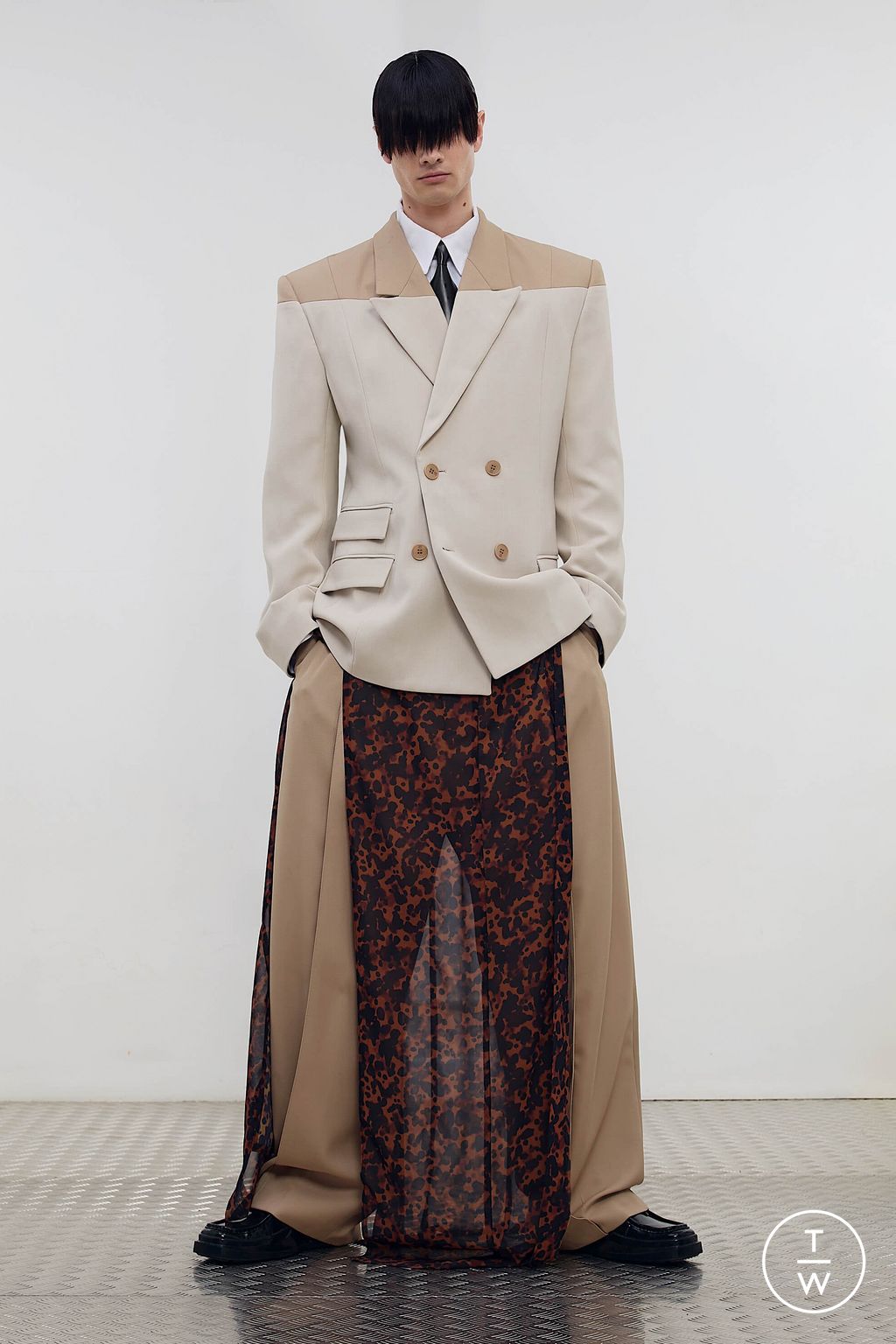 Fashion Week Paris Spring/Summer 2026 look 32 from the LGN Louis Gabriel Nouchi collection menswear