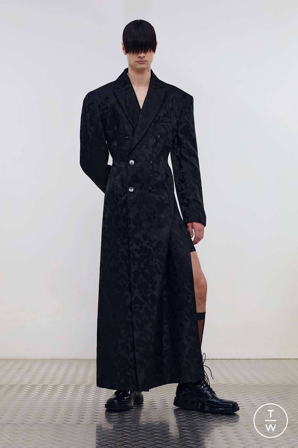 Fashion Week Paris Spring/Summer 2026 look 34 from the LGN Louis Gabriel Nouchi collection menswear