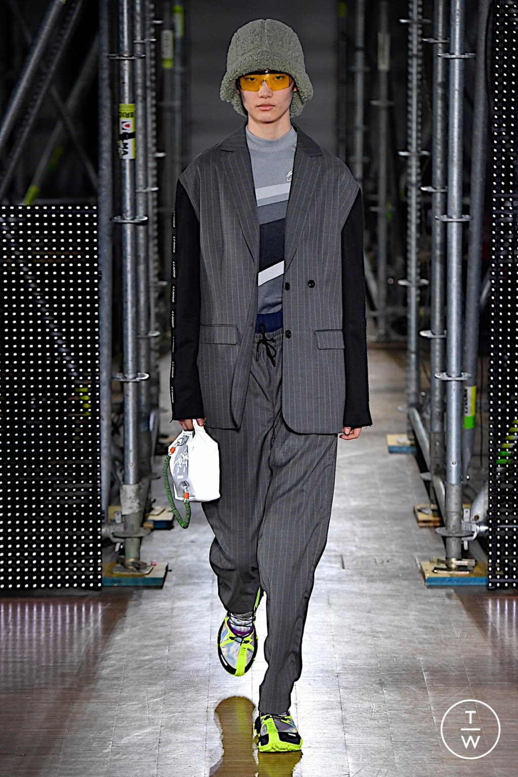 Fashion Week Paris Fall/Winter 2020 look 5 from the Li Ning collection menswear