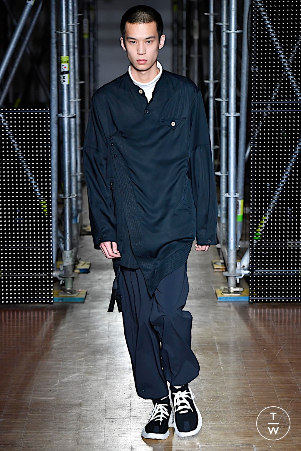 Fashion Week Paris Fall/Winter 2020 look 51 from the Li Ning collection menswear