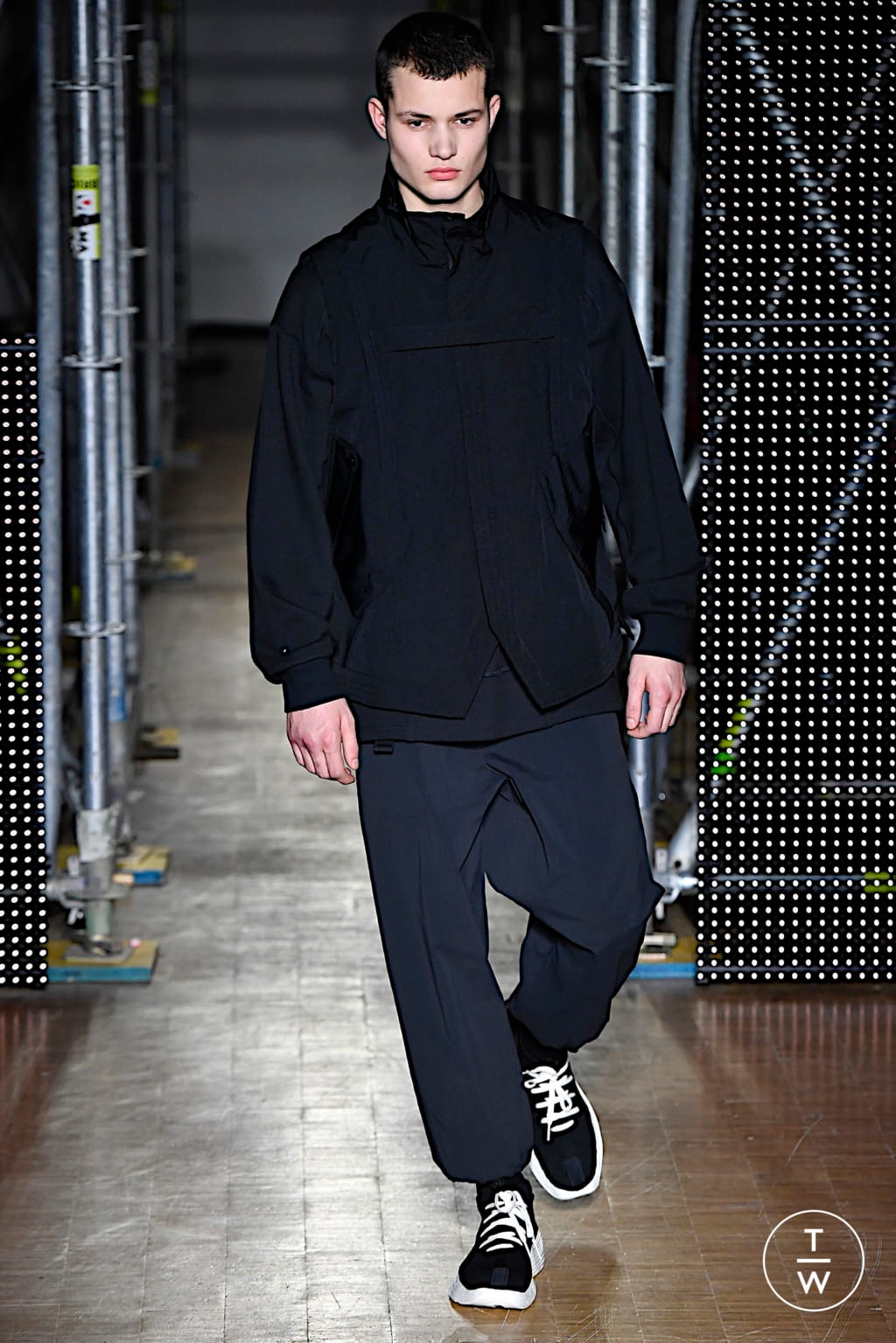 Fashion Week Paris Fall/Winter 2020 look 64 de la collection Li Ning menswear