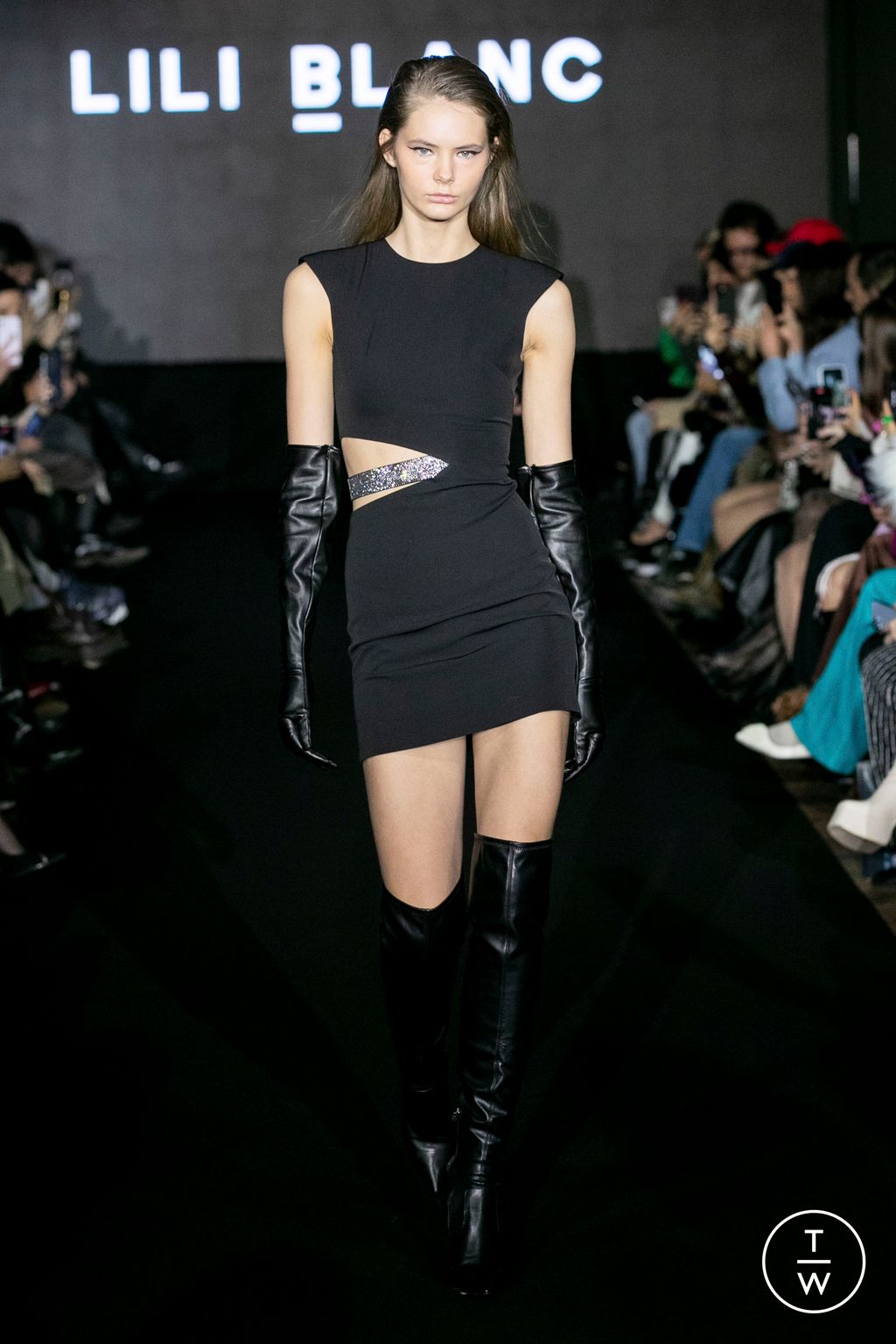 Fashion Week Paris Fall/Winter 2023 look 2 de la collection Lili Blanc womenswear