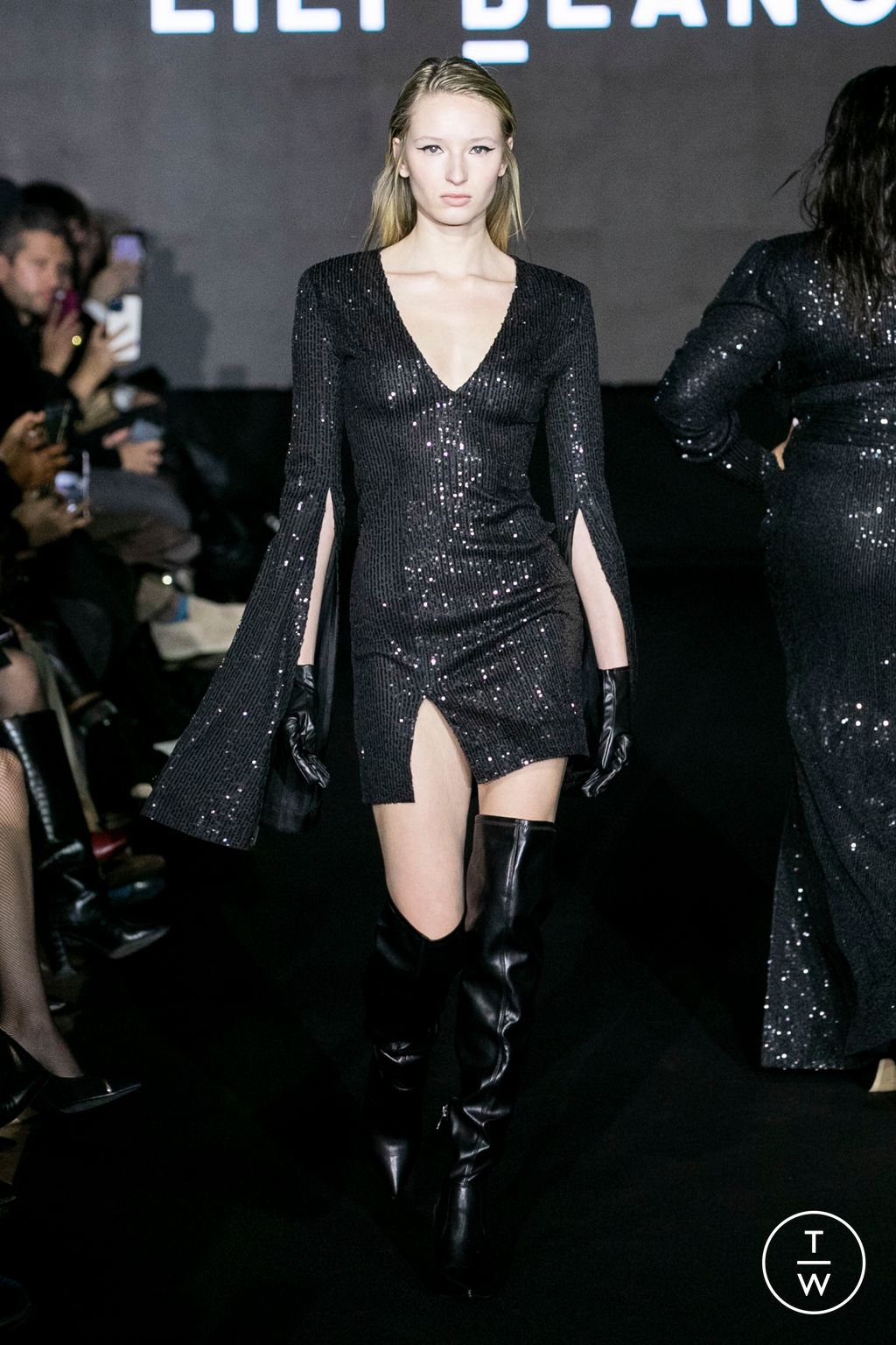 Fashion Week Paris Fall/Winter 2023 look 20 de la collection Lili Blanc womenswear