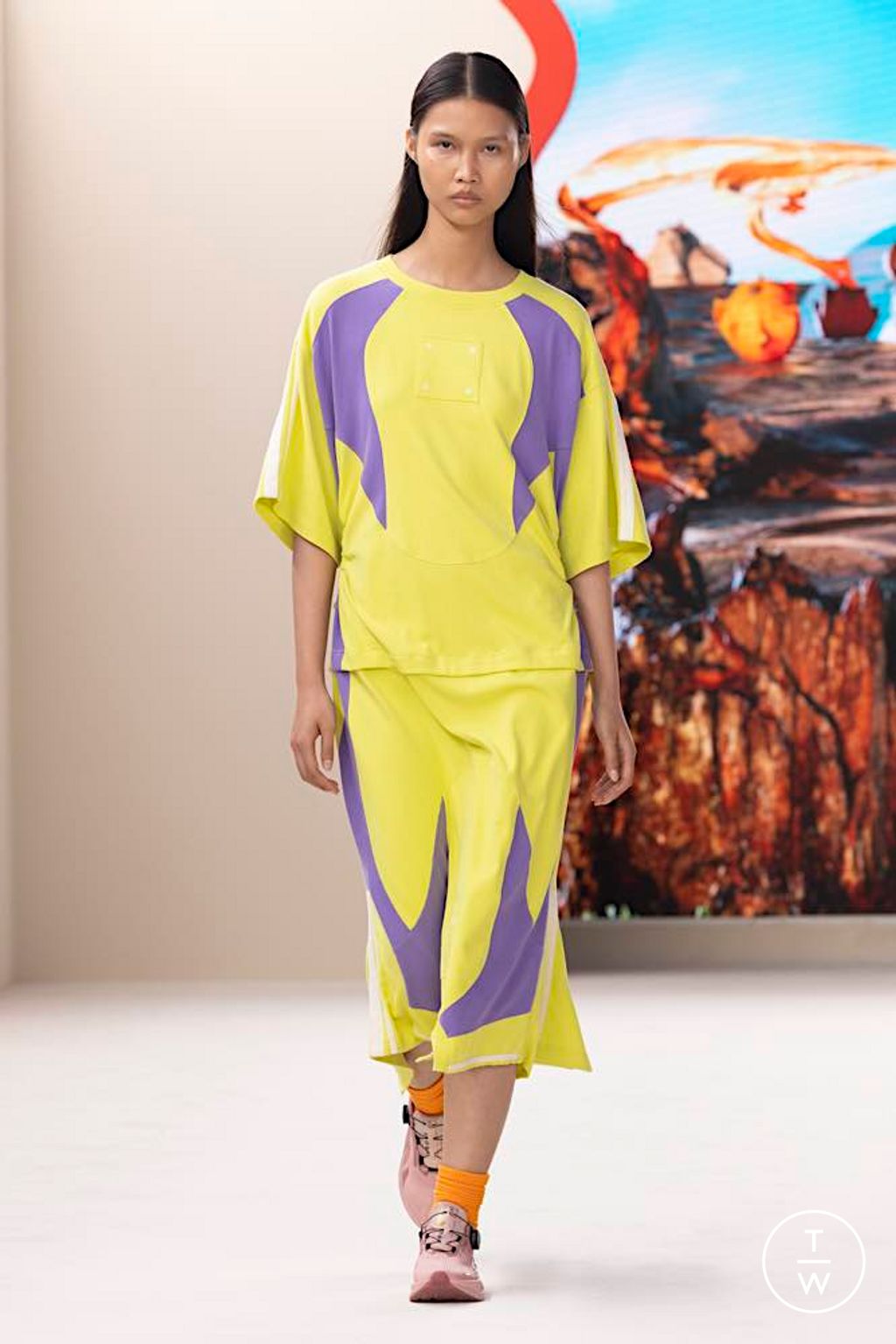 Fashion Week Paris Spring/Summer 2024 look 9 de la collection Li Ning menswear