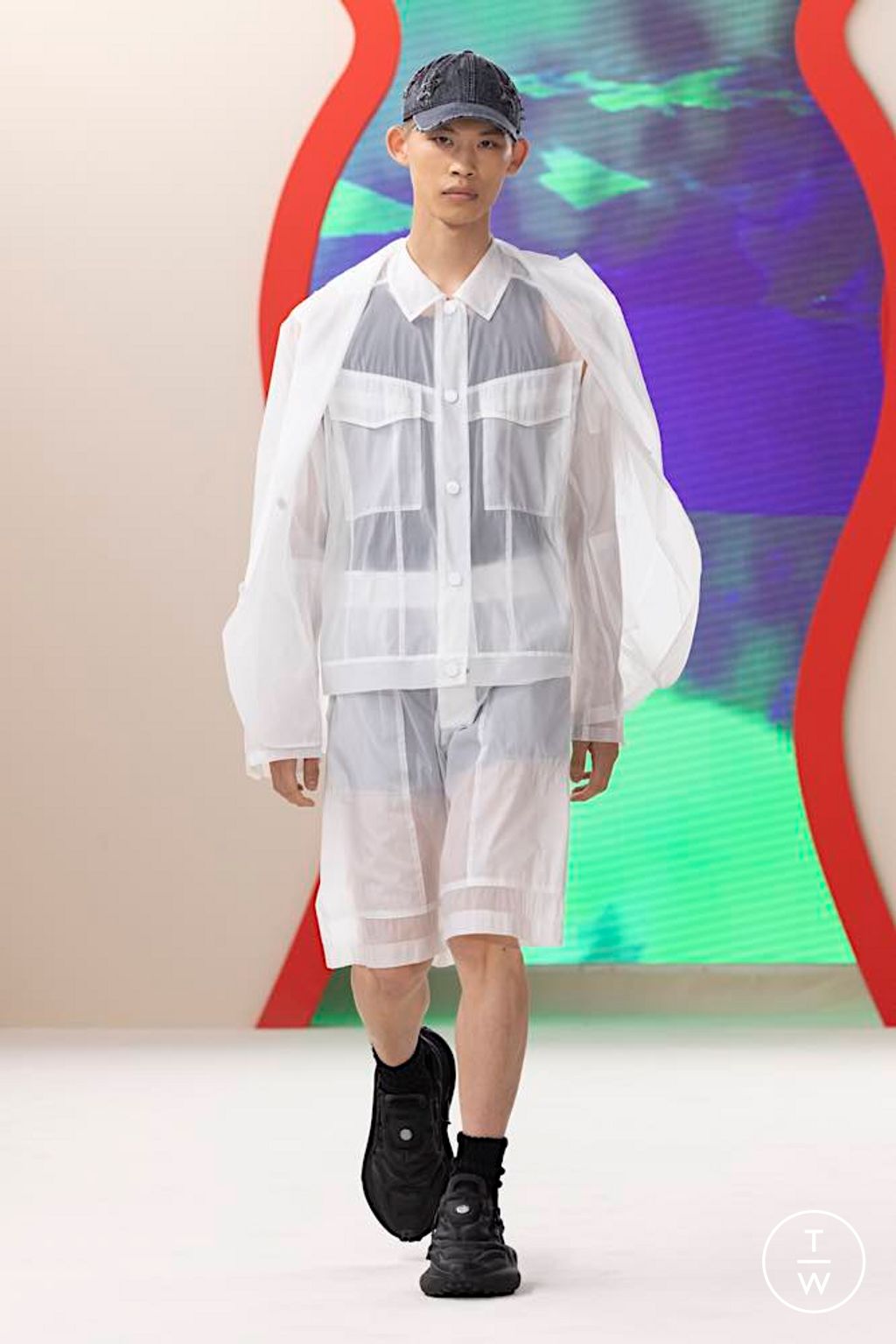 Fashion Week Paris Spring/Summer 2024 look 18 from the Li Ning collection 男装