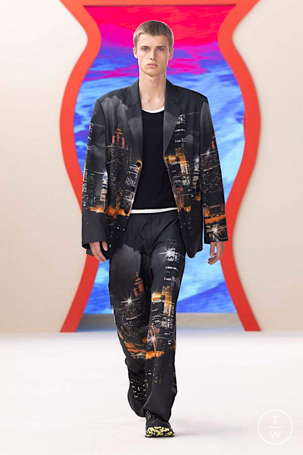 Fashion Week Paris Spring/Summer 2024 look 19 from the Li Ning collection menswear