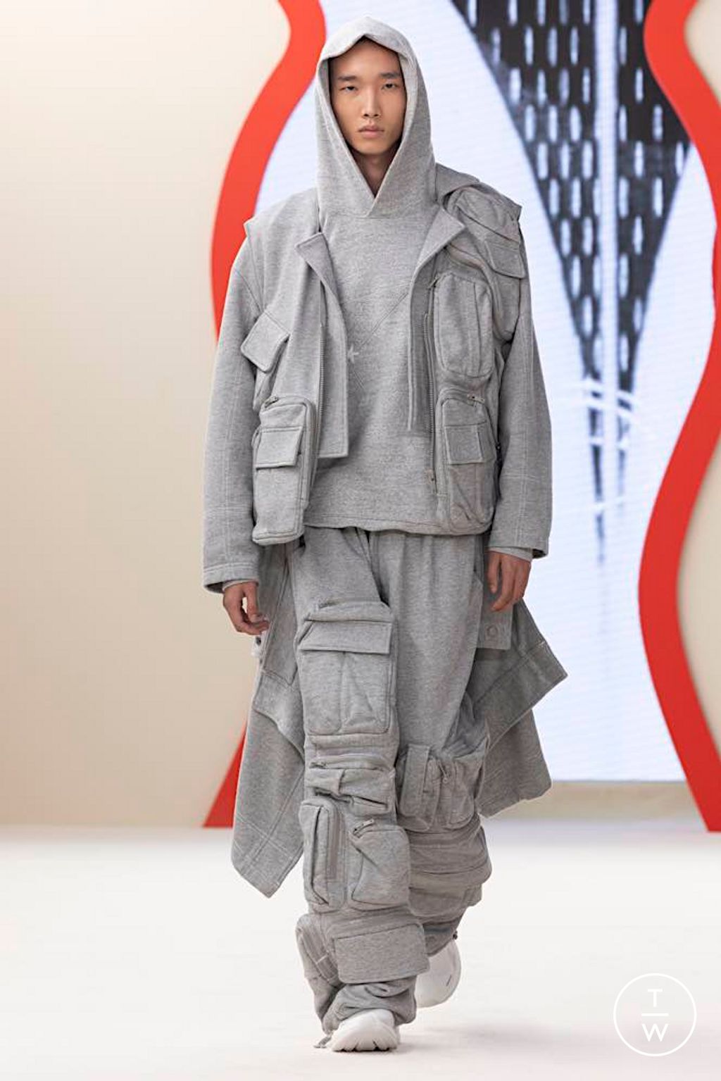 Fashion Week Paris Spring/Summer 2024 look 25 from the Li Ning collection 男装