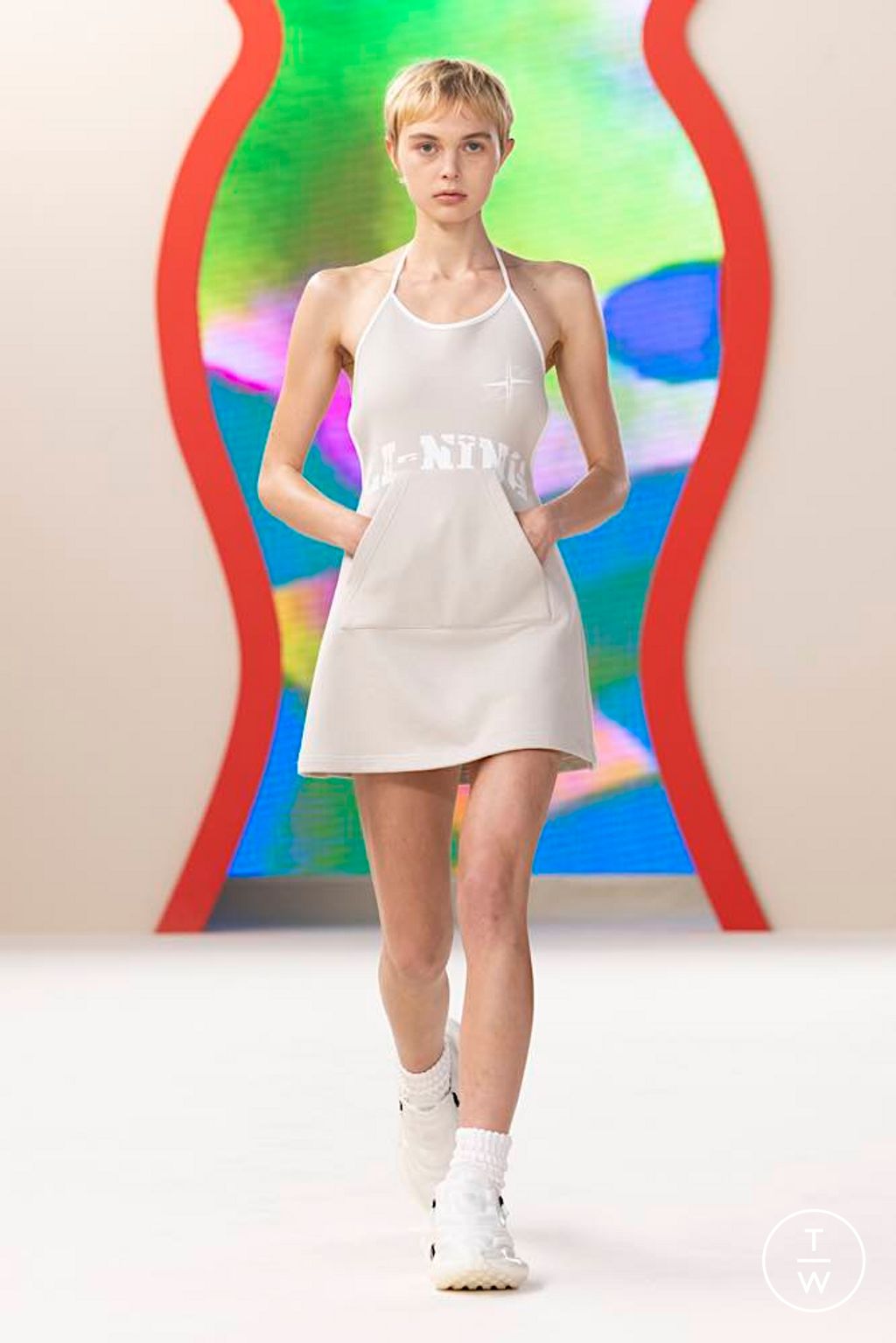 Fashion Week Paris Spring/Summer 2024 look 33 from the Li Ning collection 男装