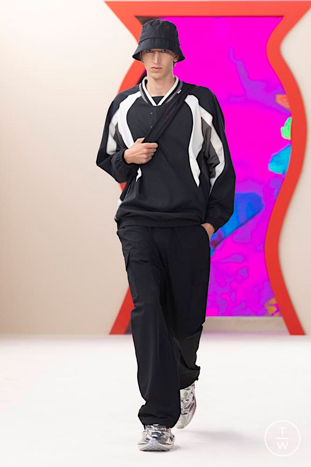 Fashion Week Paris Spring/Summer 2024 look 34 from the Li Ning collection menswear