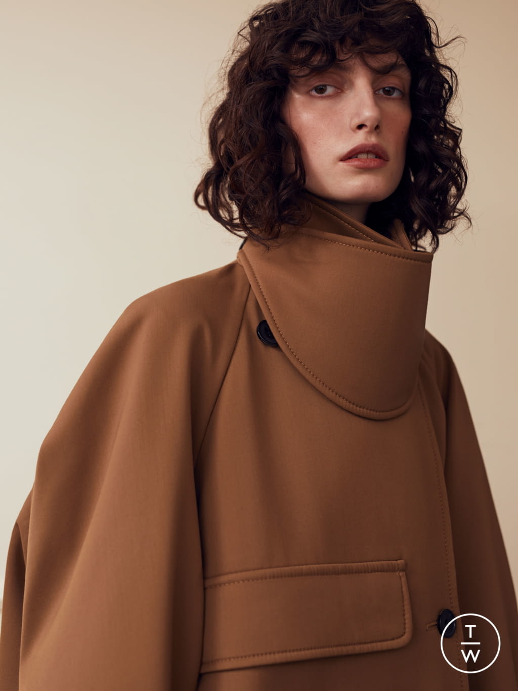 Fashion Week Paris Fall/Winter 2021 look 1 de la collection Litkovskaya womenswear