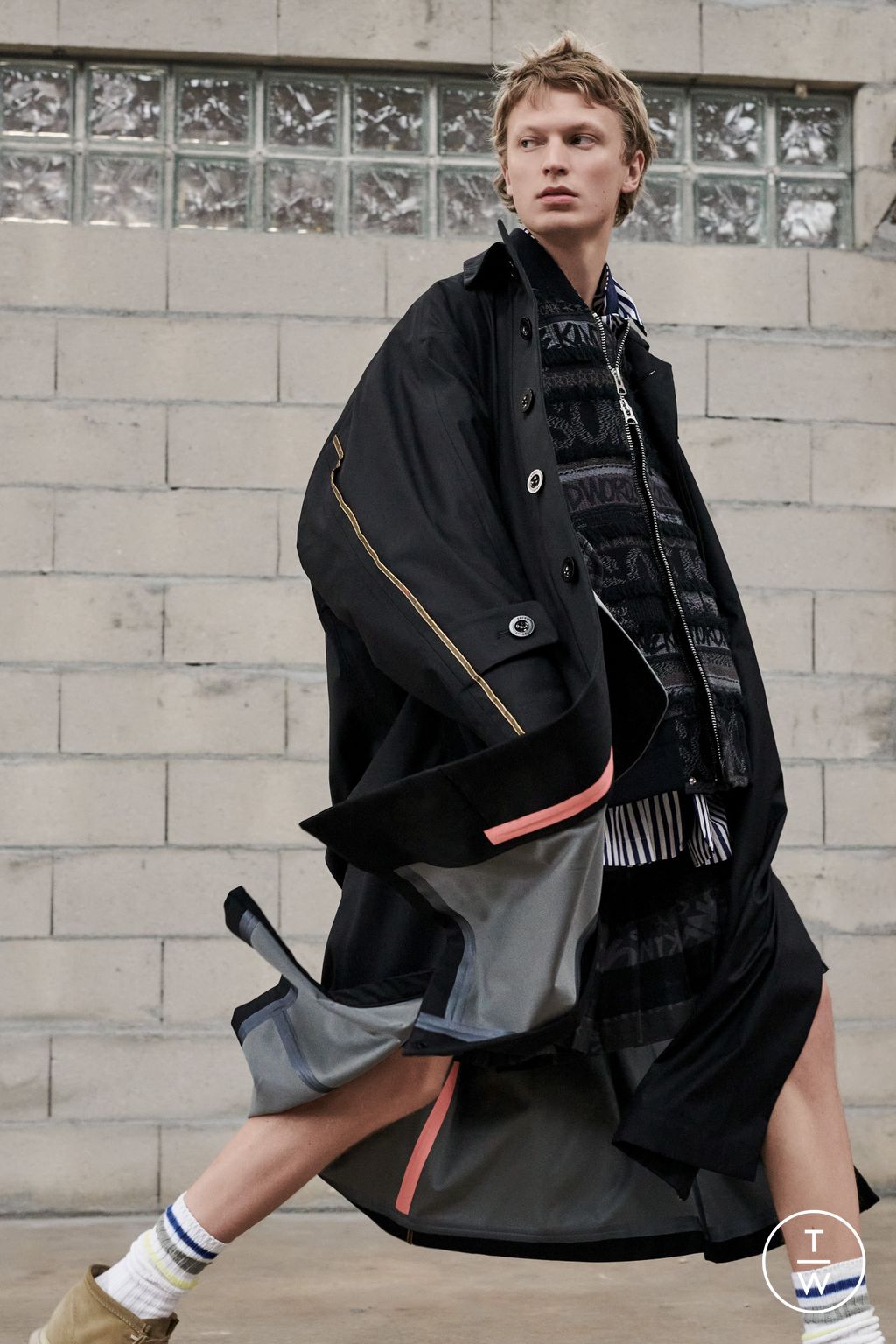 Fashion Week Paris Resort 2023 look 11 from the Sacai collection menswear