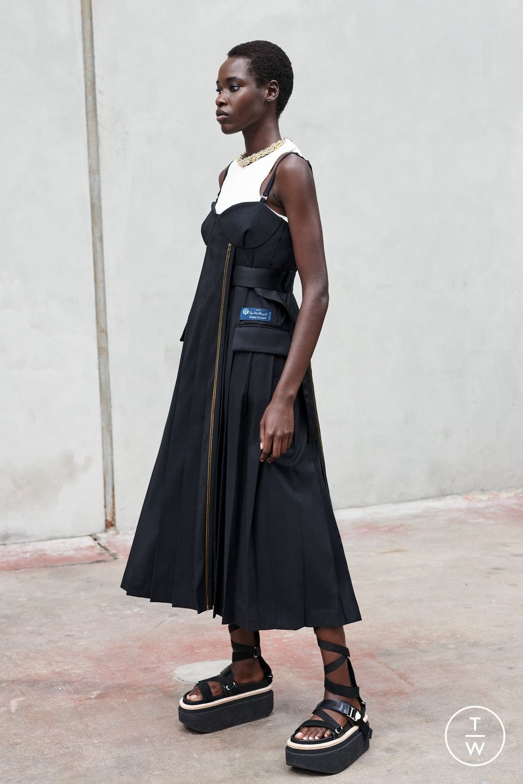 Fashion Week Paris Resort 2023 look 15 from the Sacai collection 女装