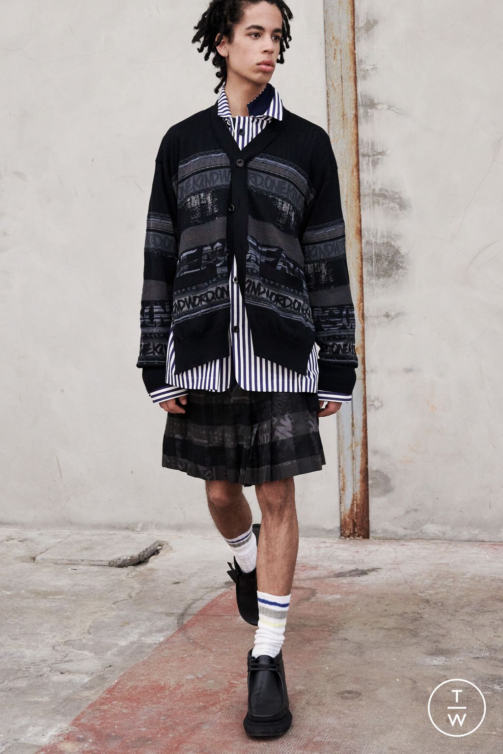 Fashion Week Paris Resort 2023 look 16 from the Sacai collection menswear