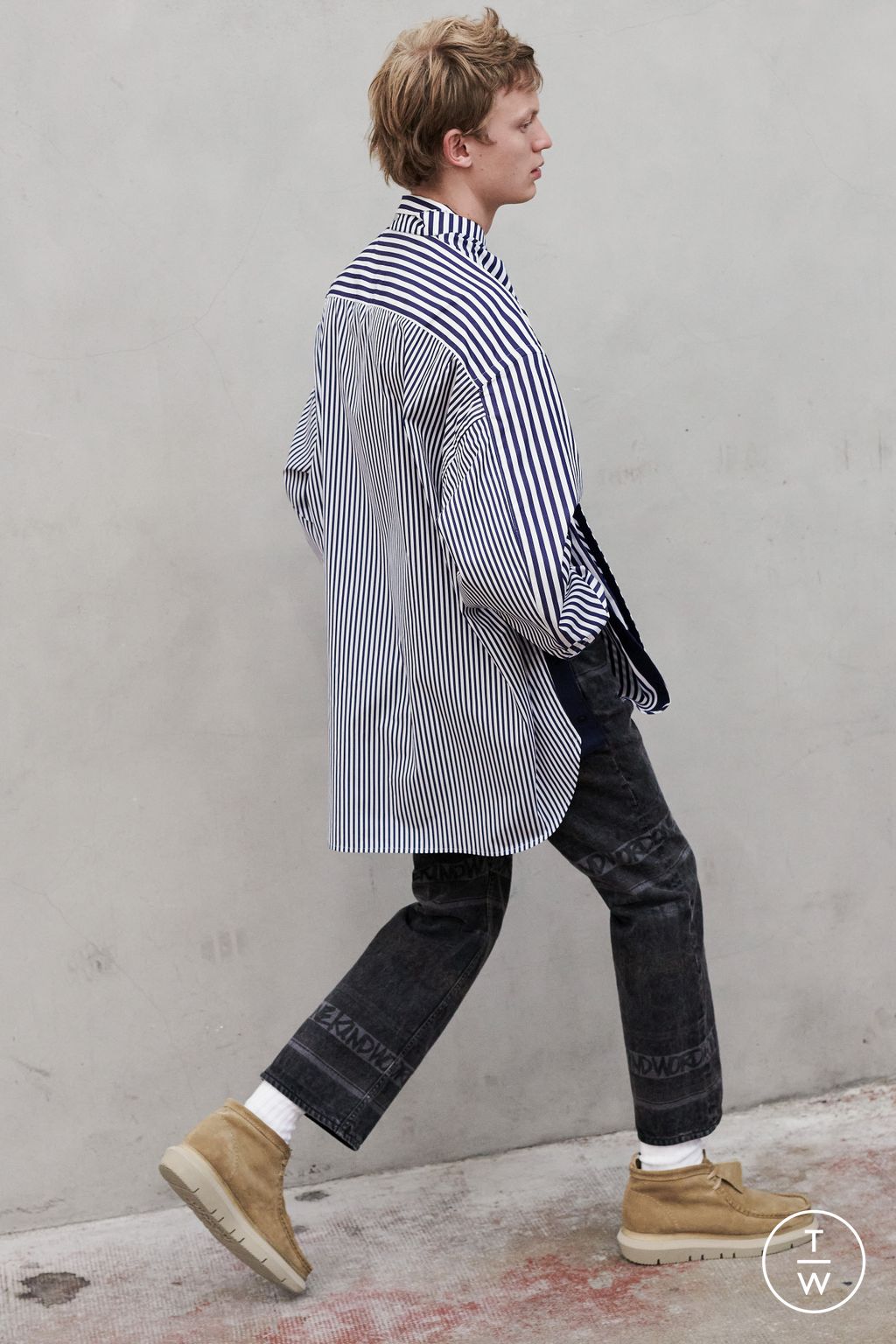 Fashion Week Paris Resort 2023 look 17 from the Sacai collection menswear