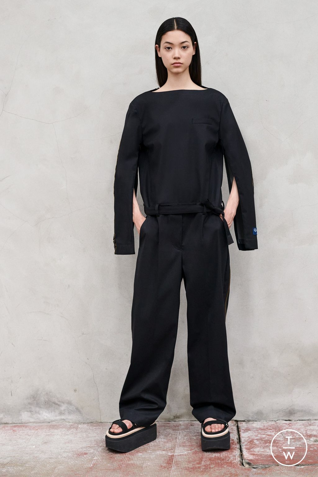 Fashion Week Paris Resort 2023 look 17 from the Sacai collection womenswear