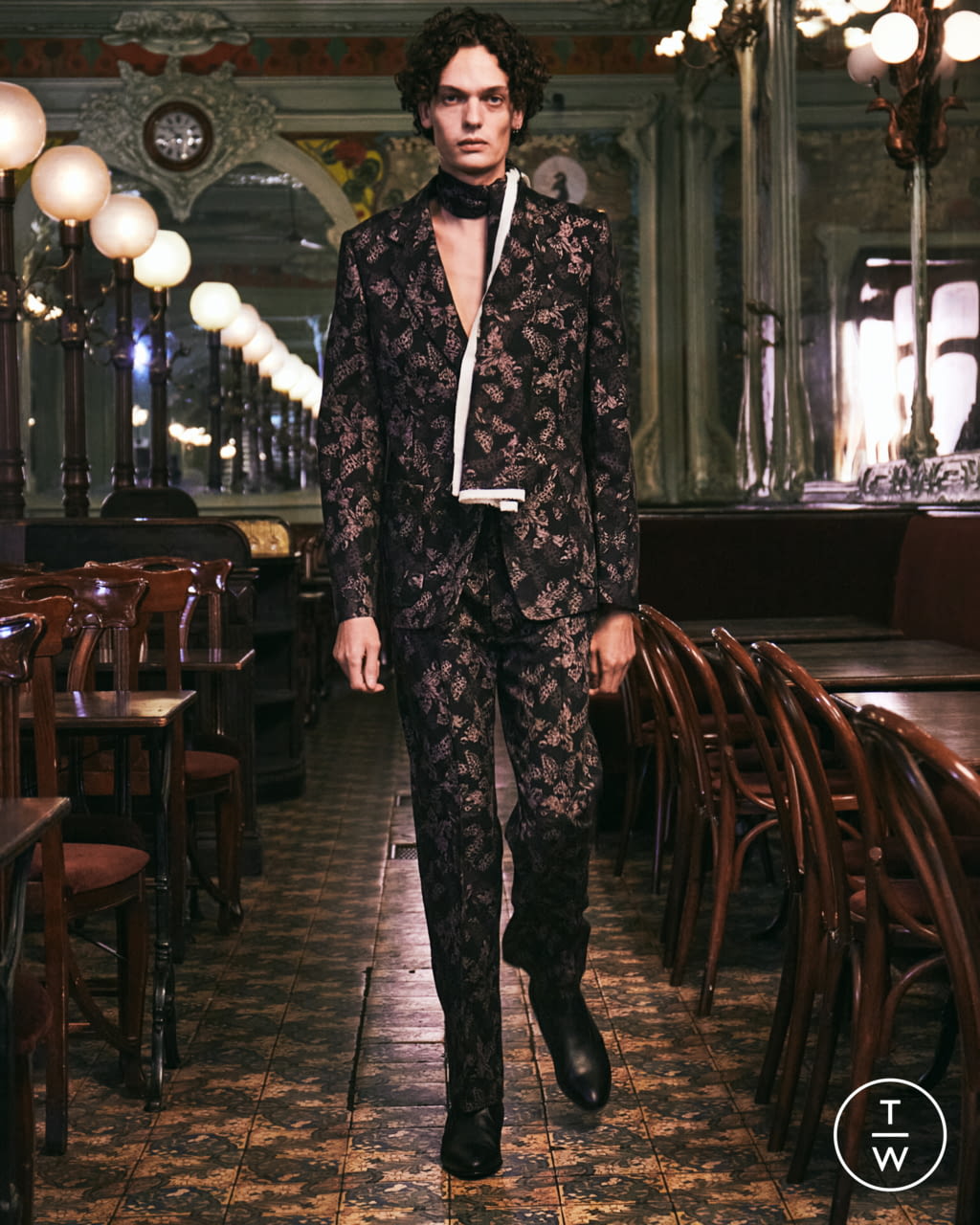 Fashion Week Paris Fall/Winter 2021 look 19 from the Davi Paris collection menswear