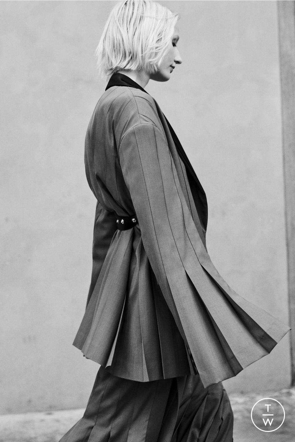 Fashion Week Paris Resort 2023 look 2 from the Sacai collection womenswear