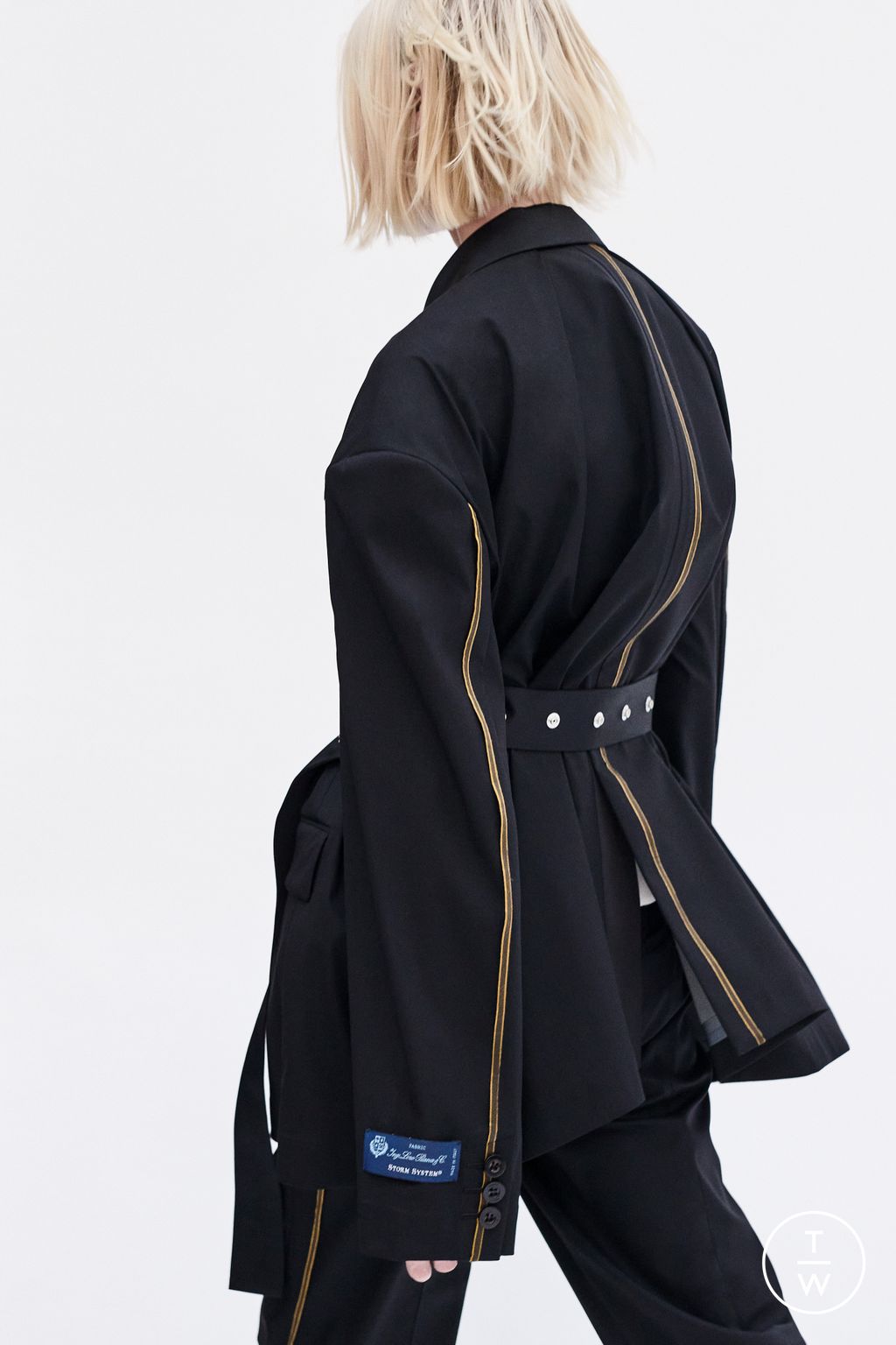 Fashion Week Paris Resort 2023 look 20 from the Sacai collection womenswear