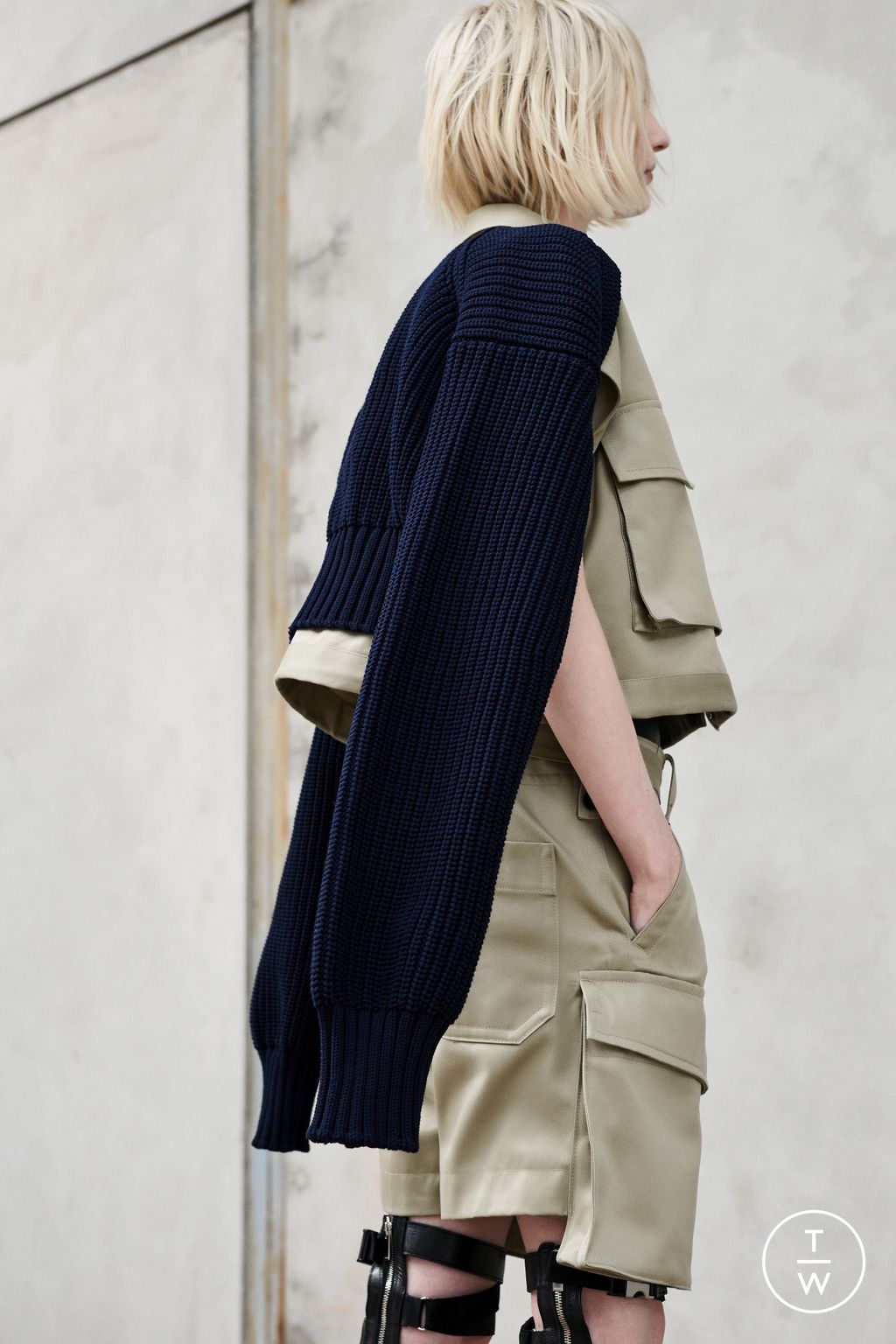 Fashion Week Paris Resort 2023 look 34 from the Sacai collection womenswear