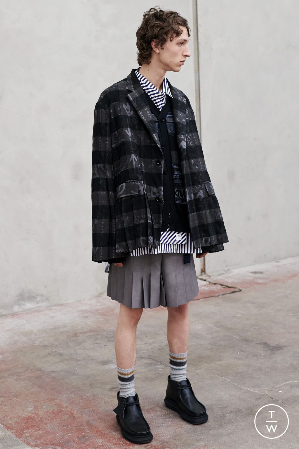 Fashion Week Paris Resort 2023 look 4 from the Sacai collection menswear