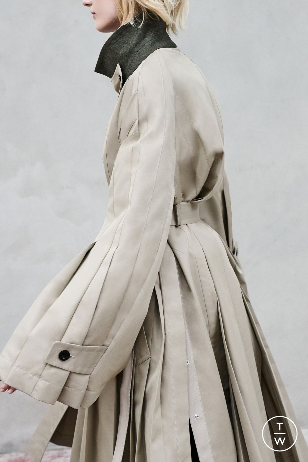 Fashion Week Paris Resort 2023 look 42 from the Sacai collection 女装