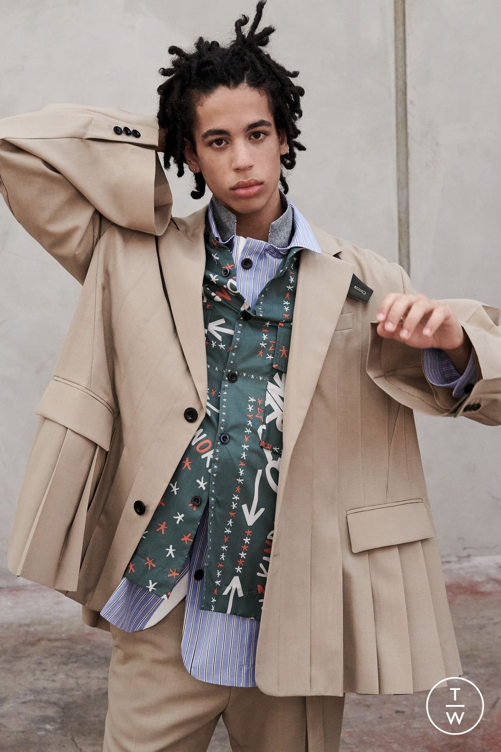 Fashion Week Paris Resort 2023 look 42 from the Sacai collection menswear