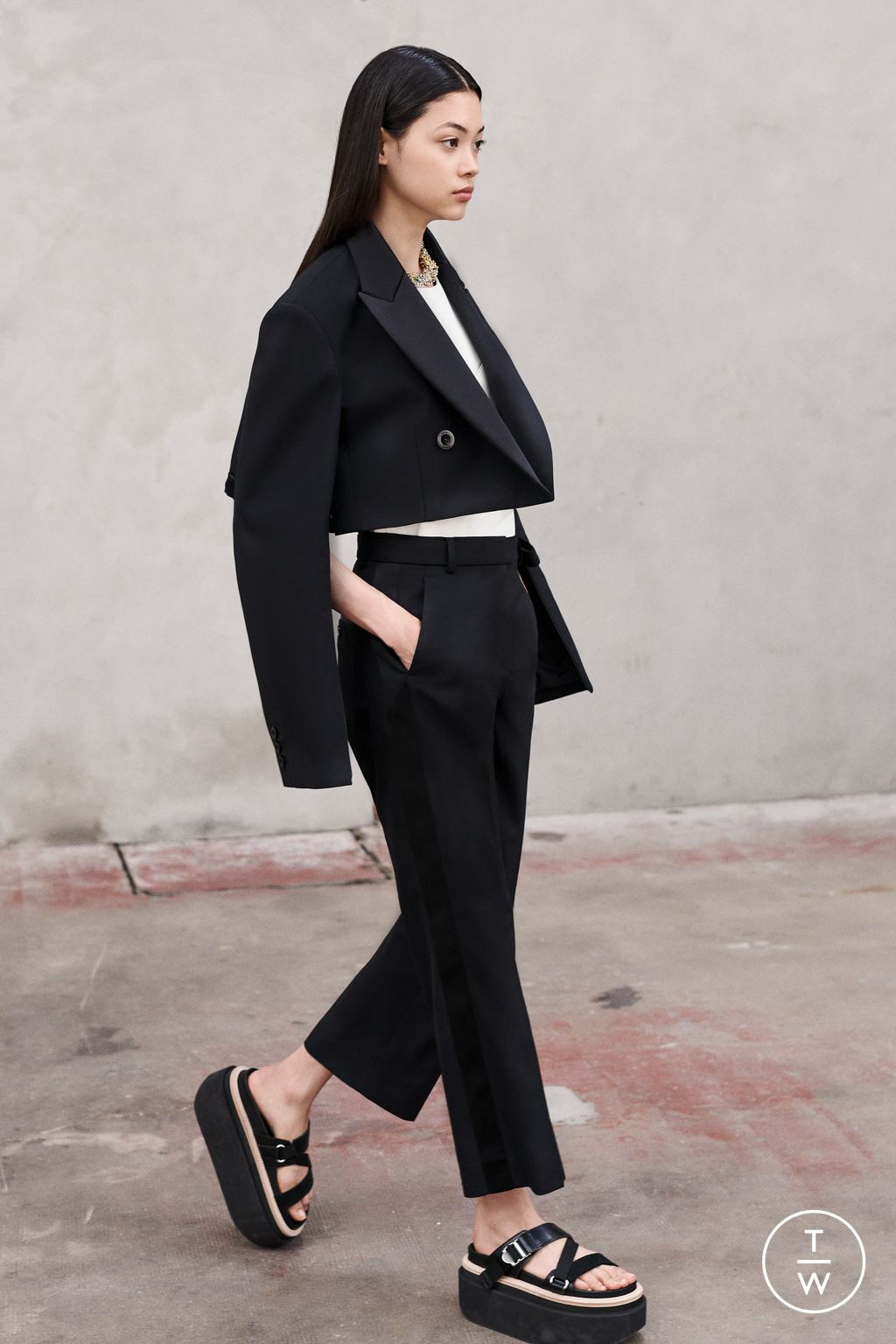 Fashion Week Paris Resort 2023 look 51 from the Sacai collection 女装