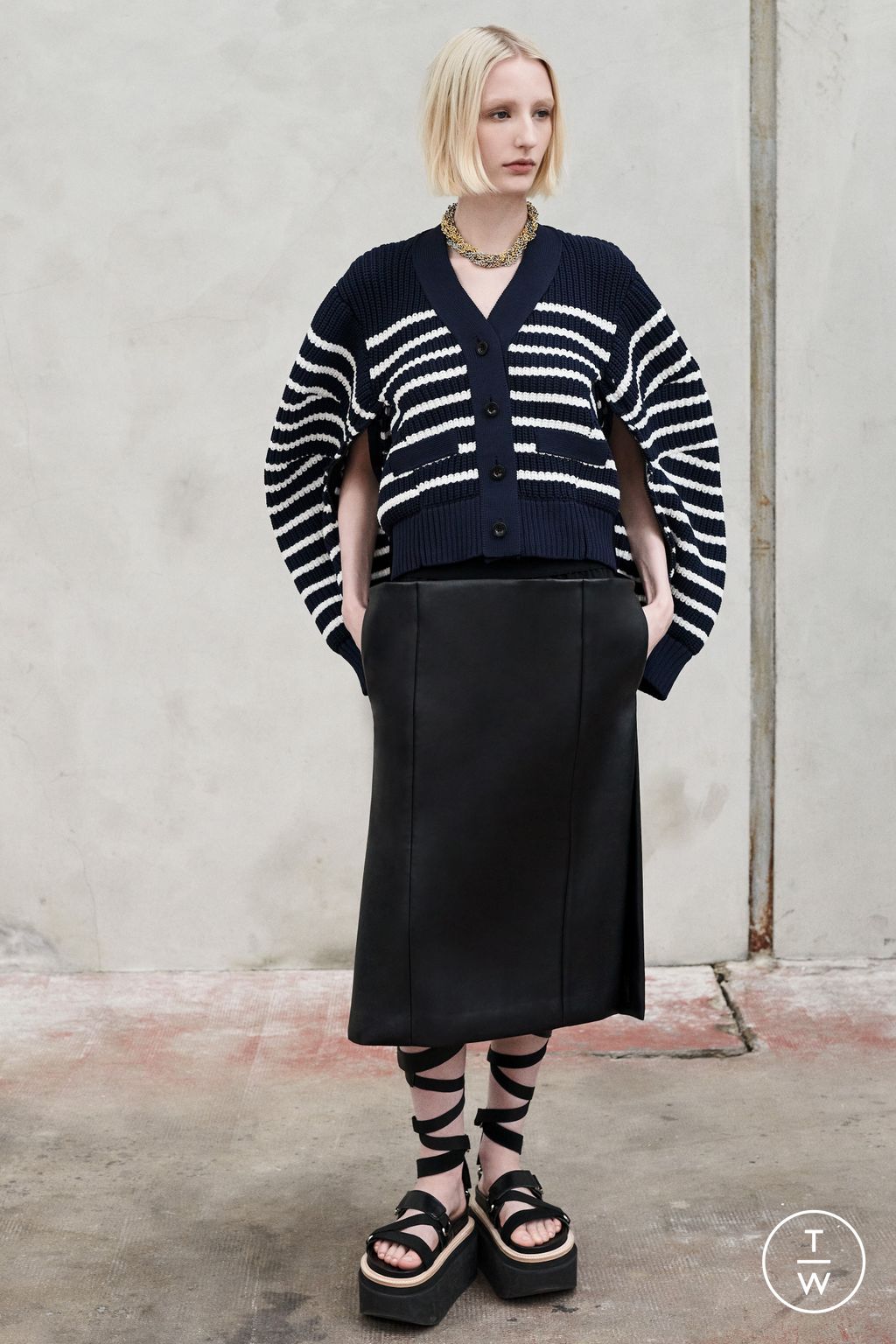 Fashion Week Paris Resort 2023 look 53 from the Sacai collection 女装