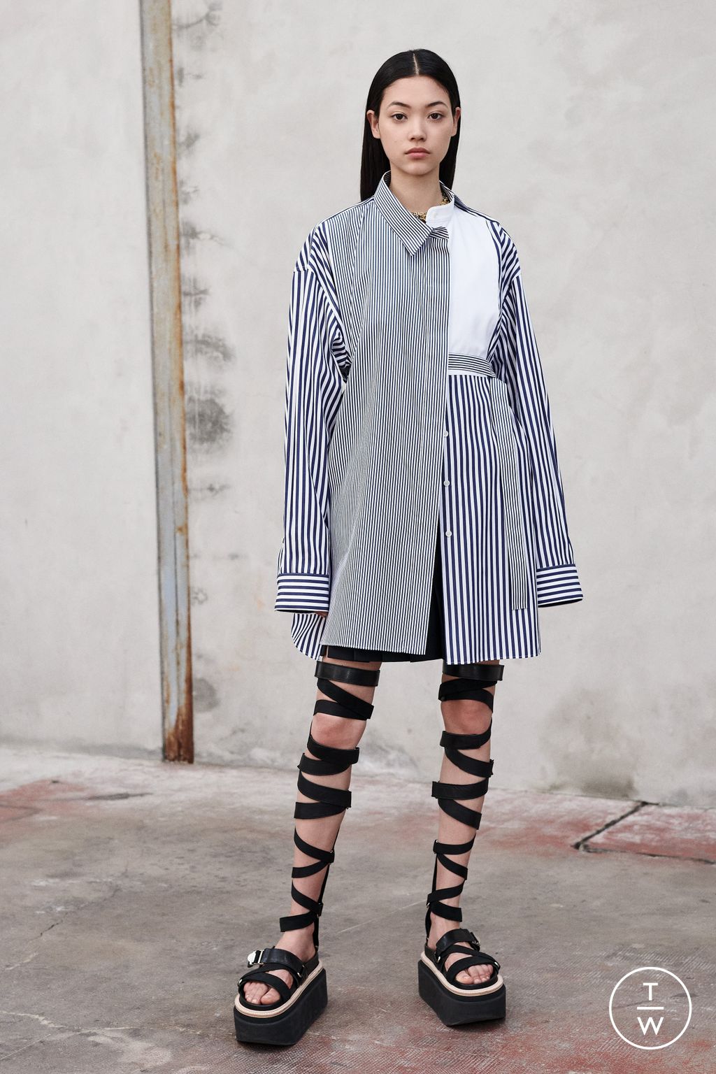 Fashion Week Paris Resort 2023 look 57 from the Sacai collection 女装