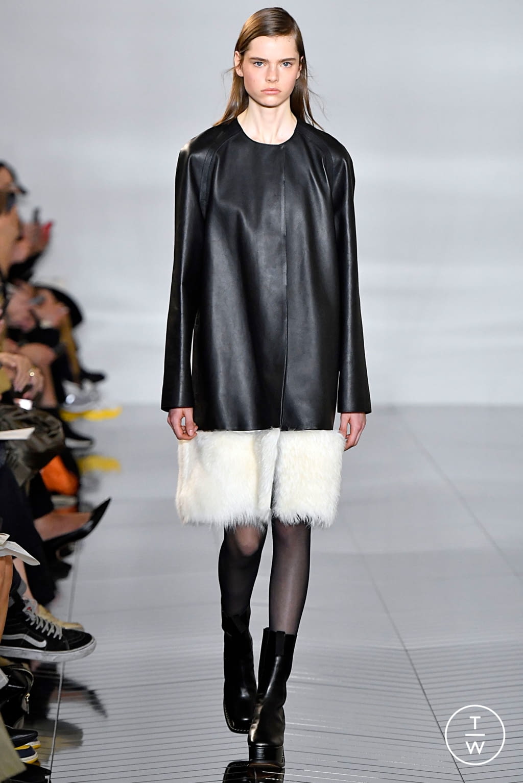 Fashion Week Paris Fall/Winter 2019 look 3 from the Loewe collection womenswear
