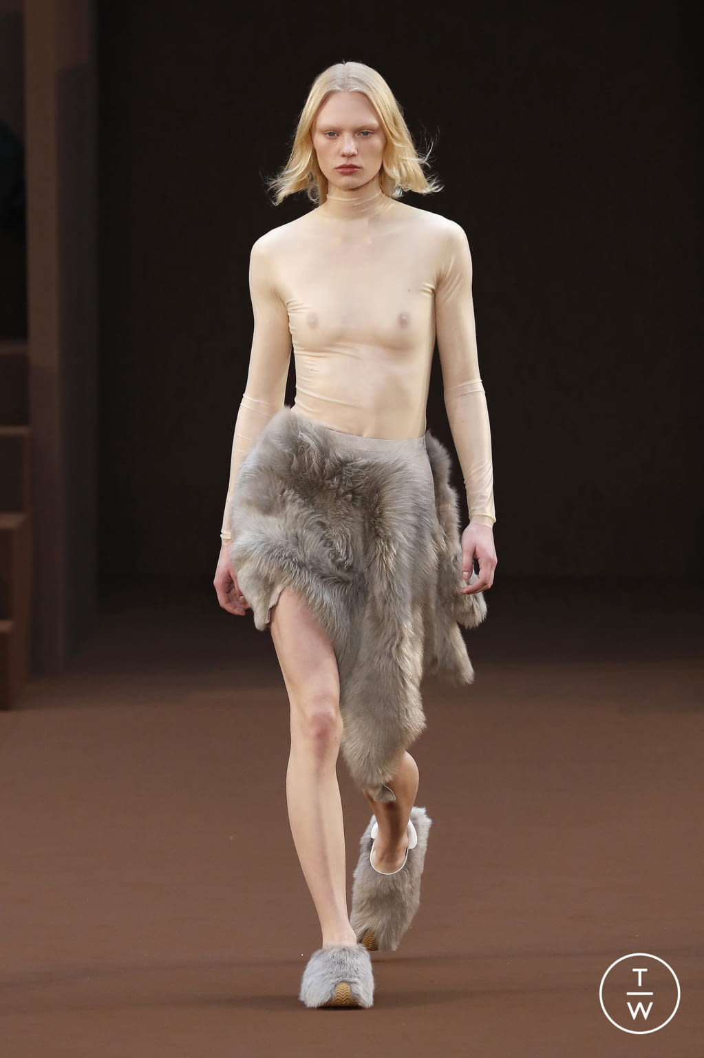 Fashion Week Paris Fall/Winter 2022 look 20 from the Loewe collection 女装