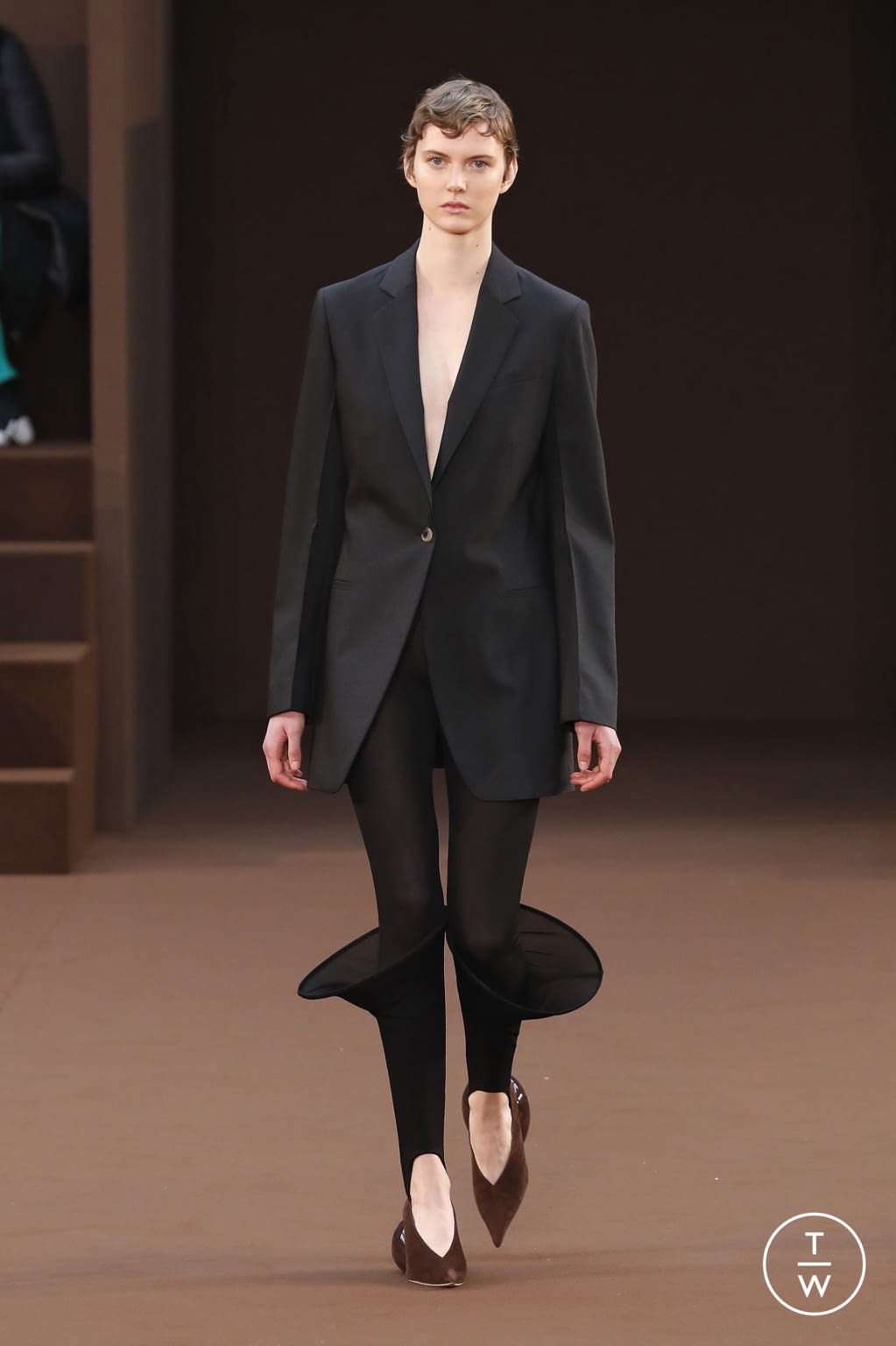 Fashion Week Paris Fall/Winter 2022 look 36 from the Loewe collection womenswear