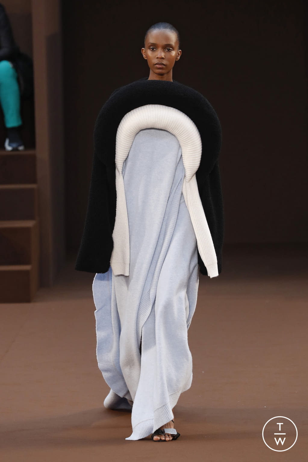 Fashion Week Paris Fall/Winter 2022 look 46 from the Loewe collection womenswear