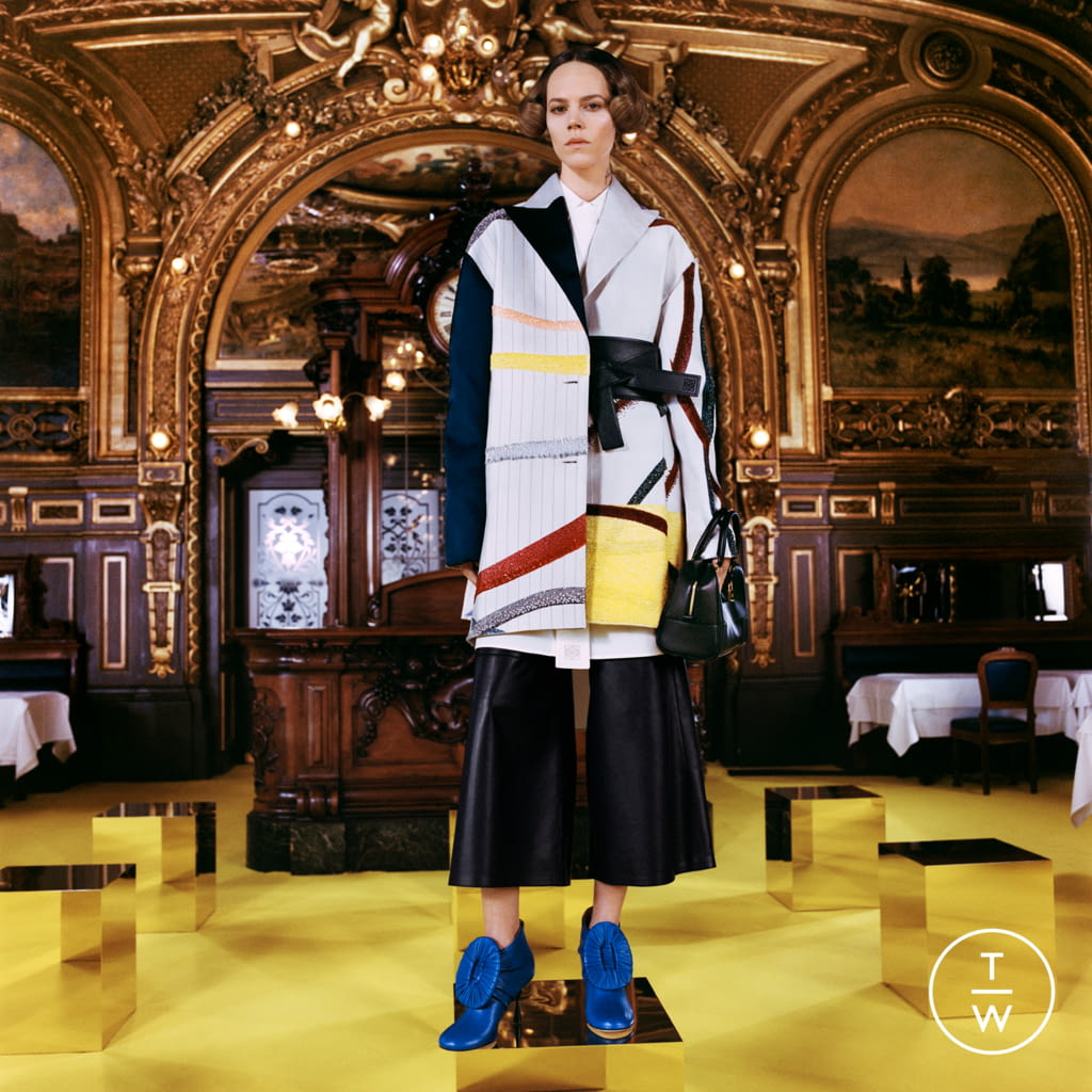 Fashion Week Paris Fall/Winter 2021 look 40 from the Loewe collection womenswear