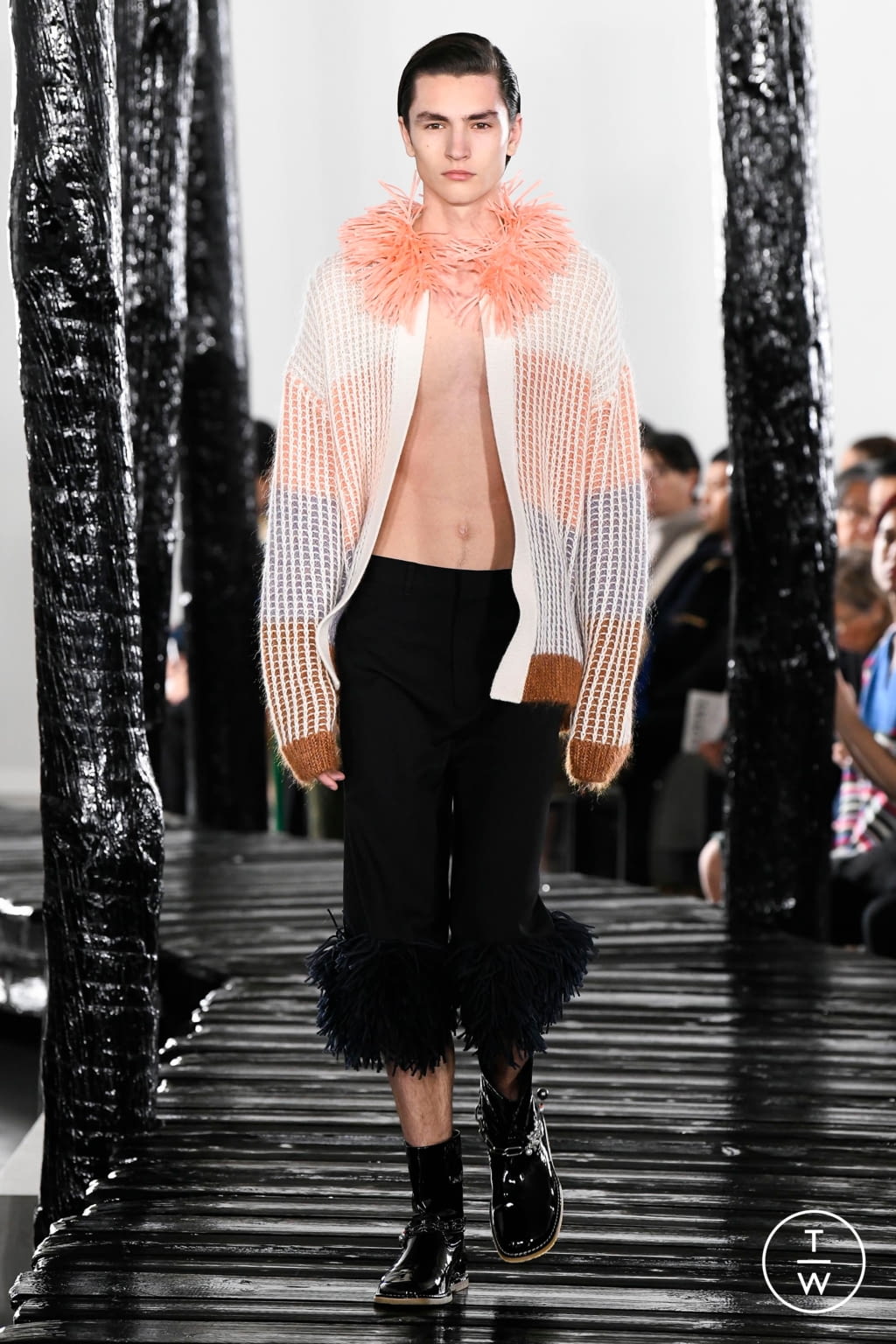 Fashion Week Paris Fall/Winter 2020 look 3 de la collection Loewe menswear