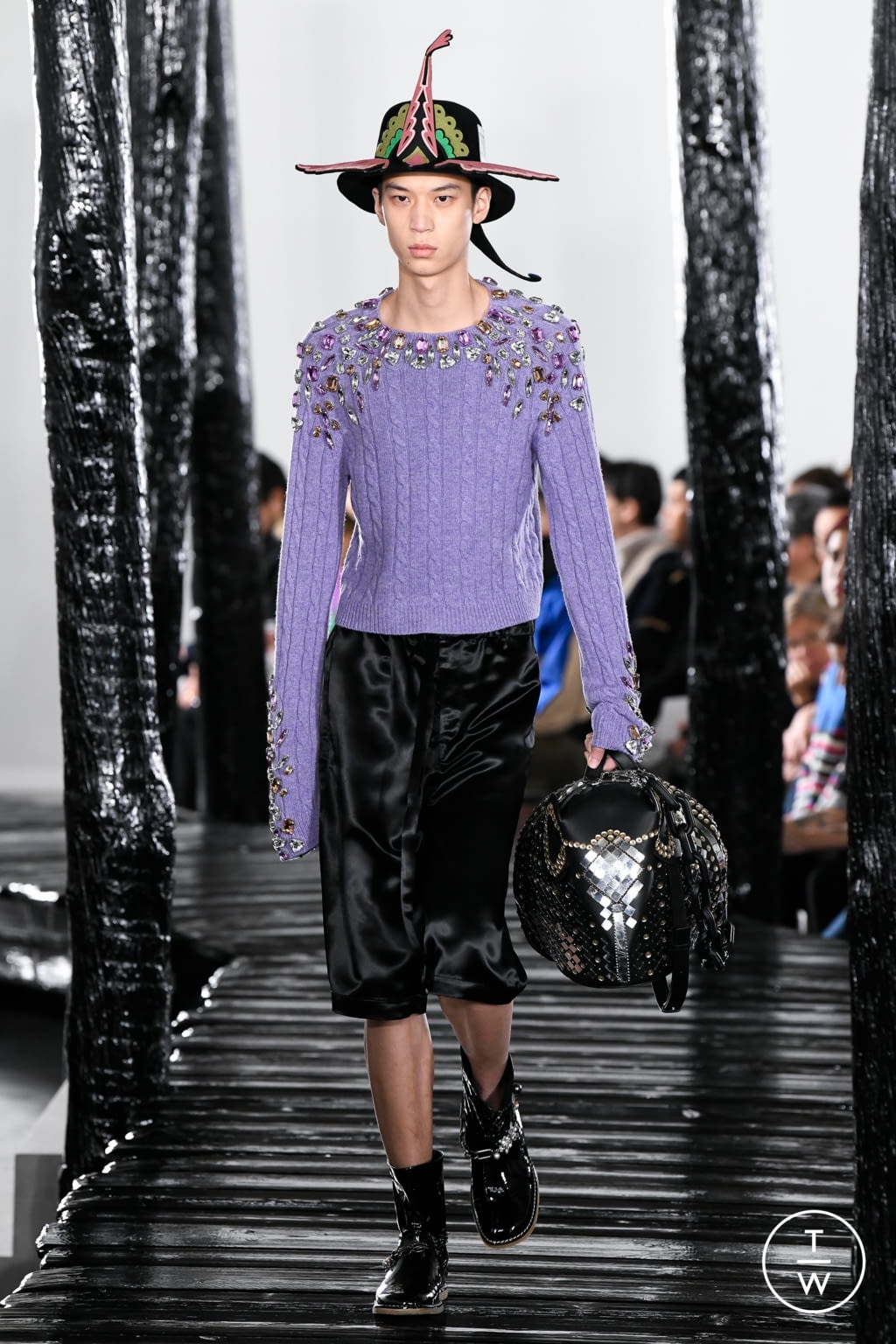 Fashion Week Paris Fall/Winter 2020 look 22 de la collection Loewe menswear