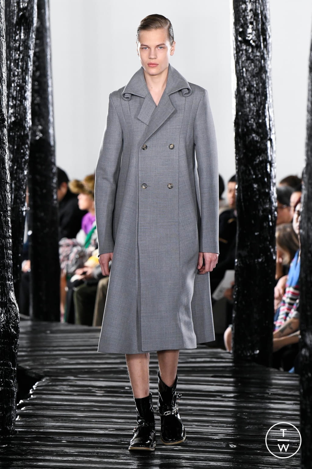 Fashion Week Paris Fall/Winter 2020 look 24 from the Loewe collection menswear