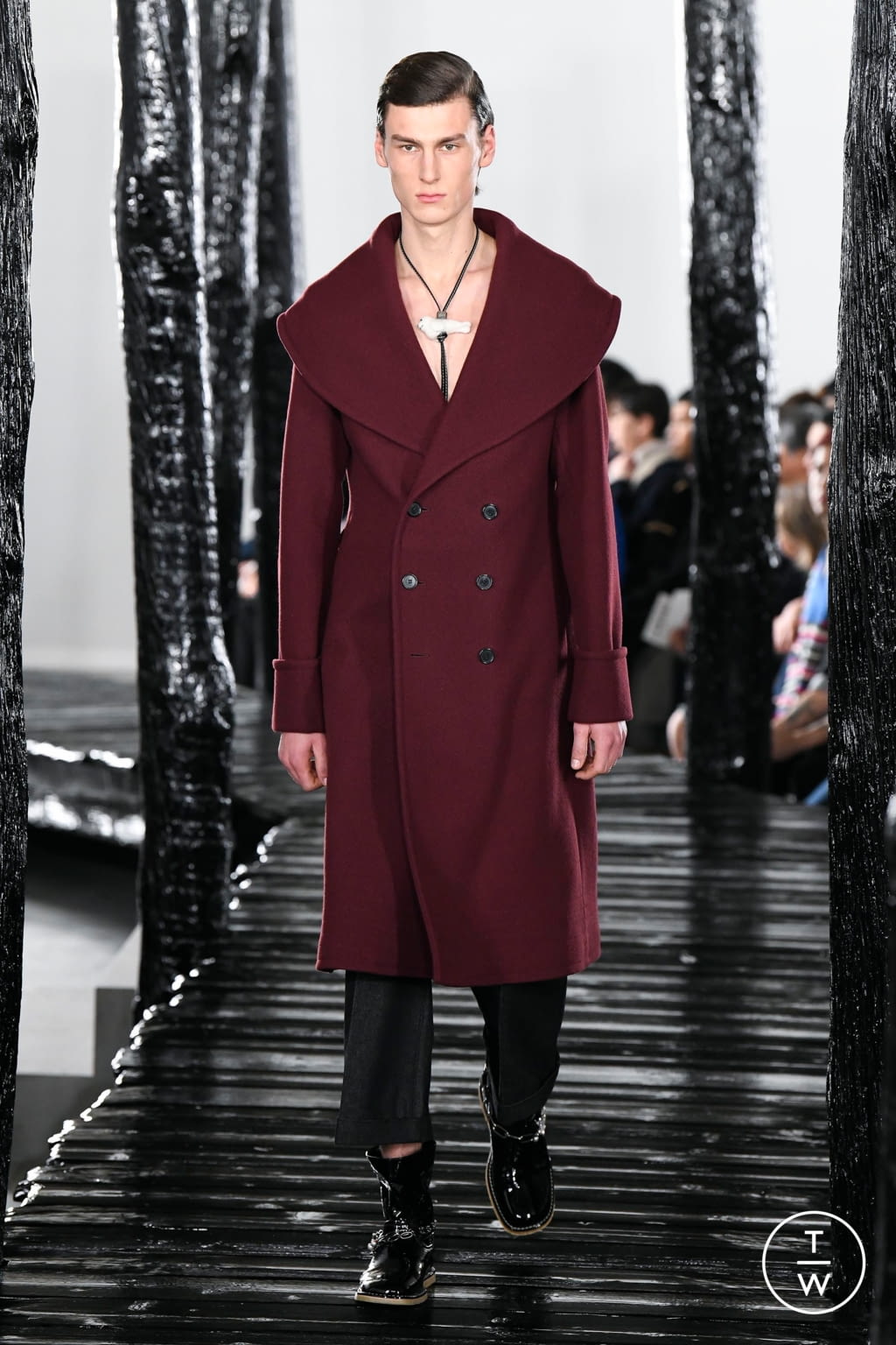 Fashion Week Paris Fall/Winter 2020 look 27 from the Loewe collection menswear