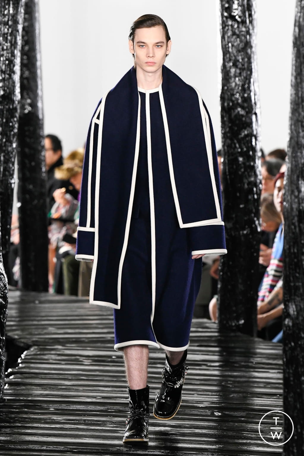 Fashion Week Paris Fall/Winter 2020 look 40 de la collection Loewe menswear
