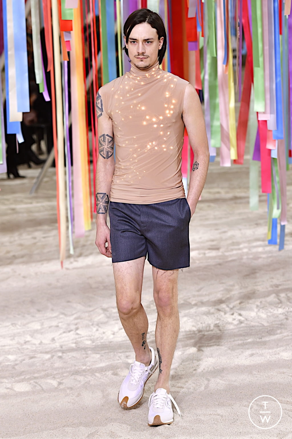 Fashion Week Paris Fall/Winter 2022 look 1 from the Loewe collection 男装