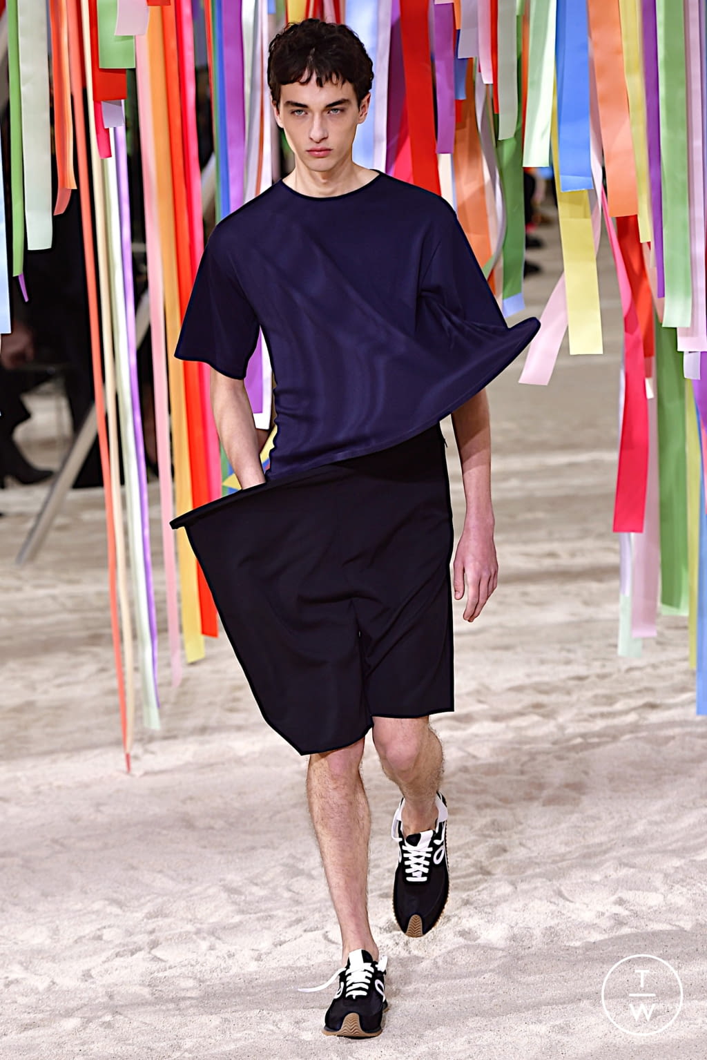Fashion Week Paris Fall/Winter 2022 look 9 from the Loewe collection 男装