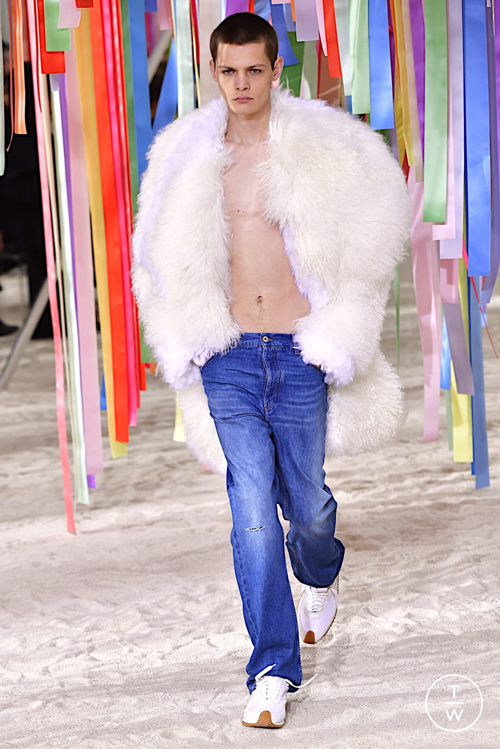 Fashion Week Paris Fall/Winter 2022 look 11 from the Loewe collection 男装