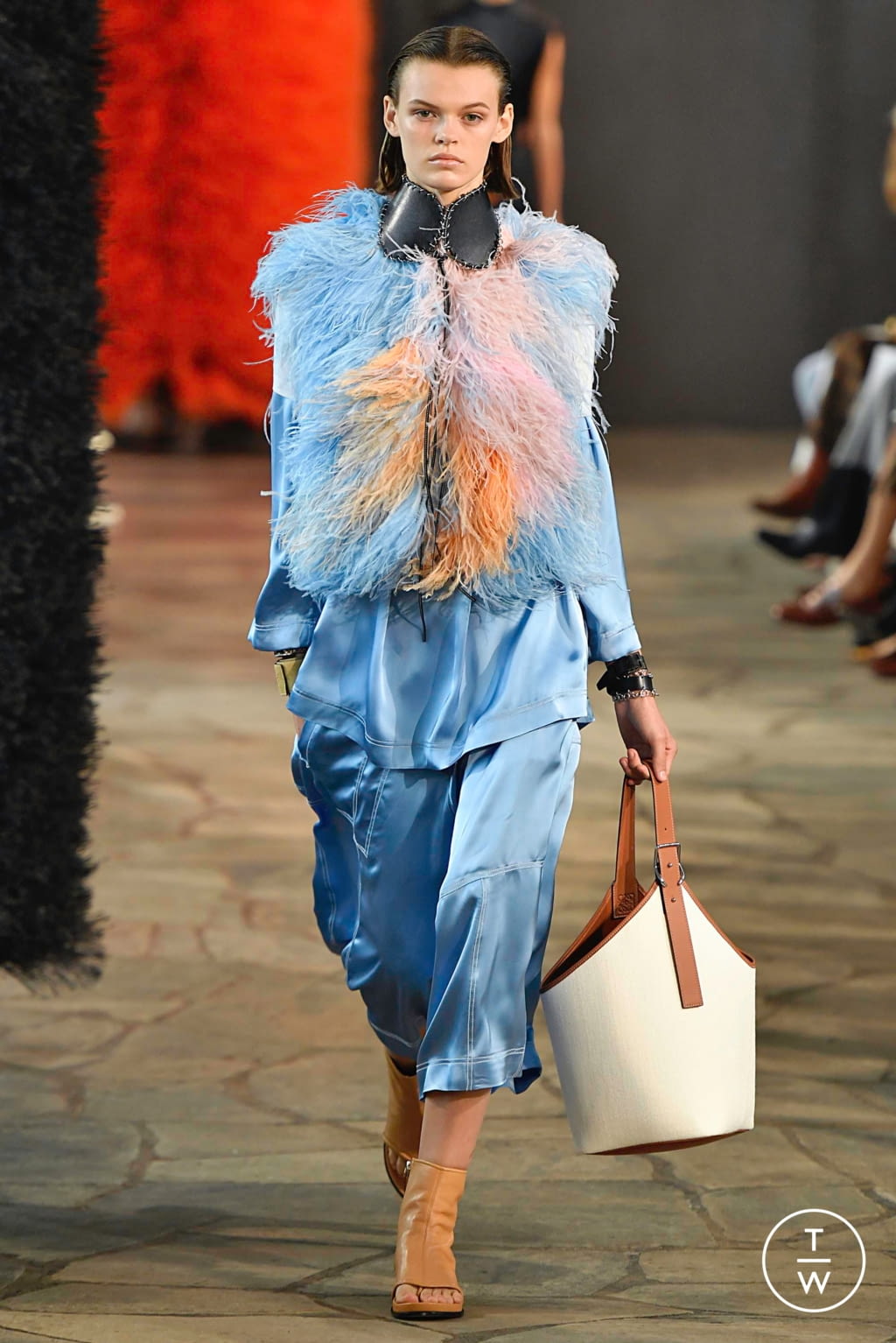 Fashion Week Paris Spring/Summer 2019 look 3 from the Loewe collection womenswear