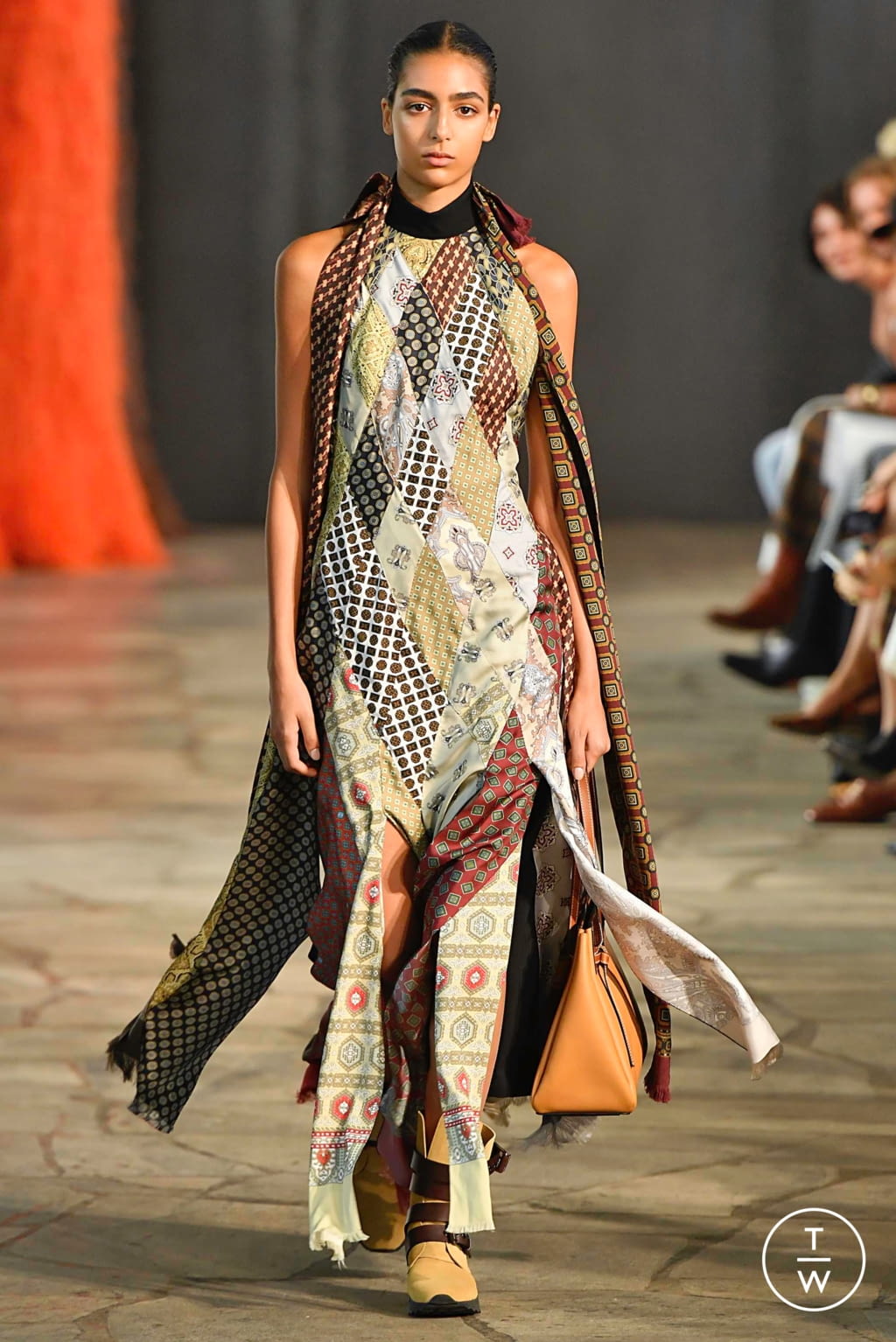 Fashion Week Paris Spring/Summer 2019 look 6 from the Loewe collection womenswear
