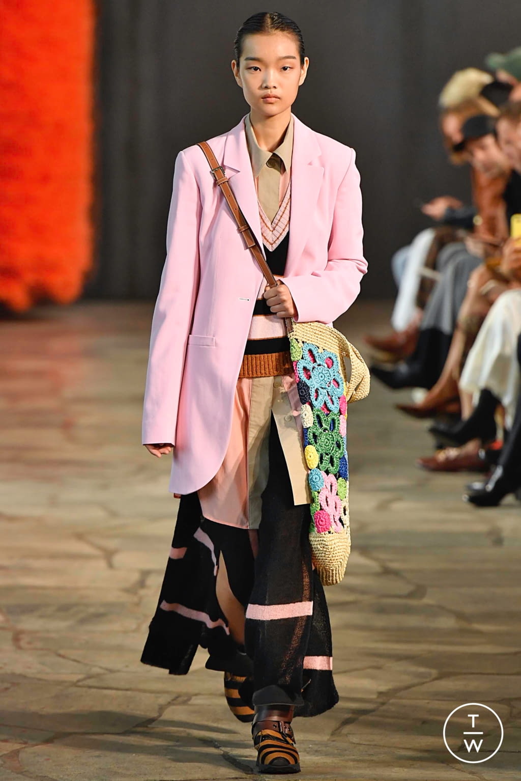 Fashion Week Paris Spring/Summer 2019 look 16 from the Loewe collection womenswear