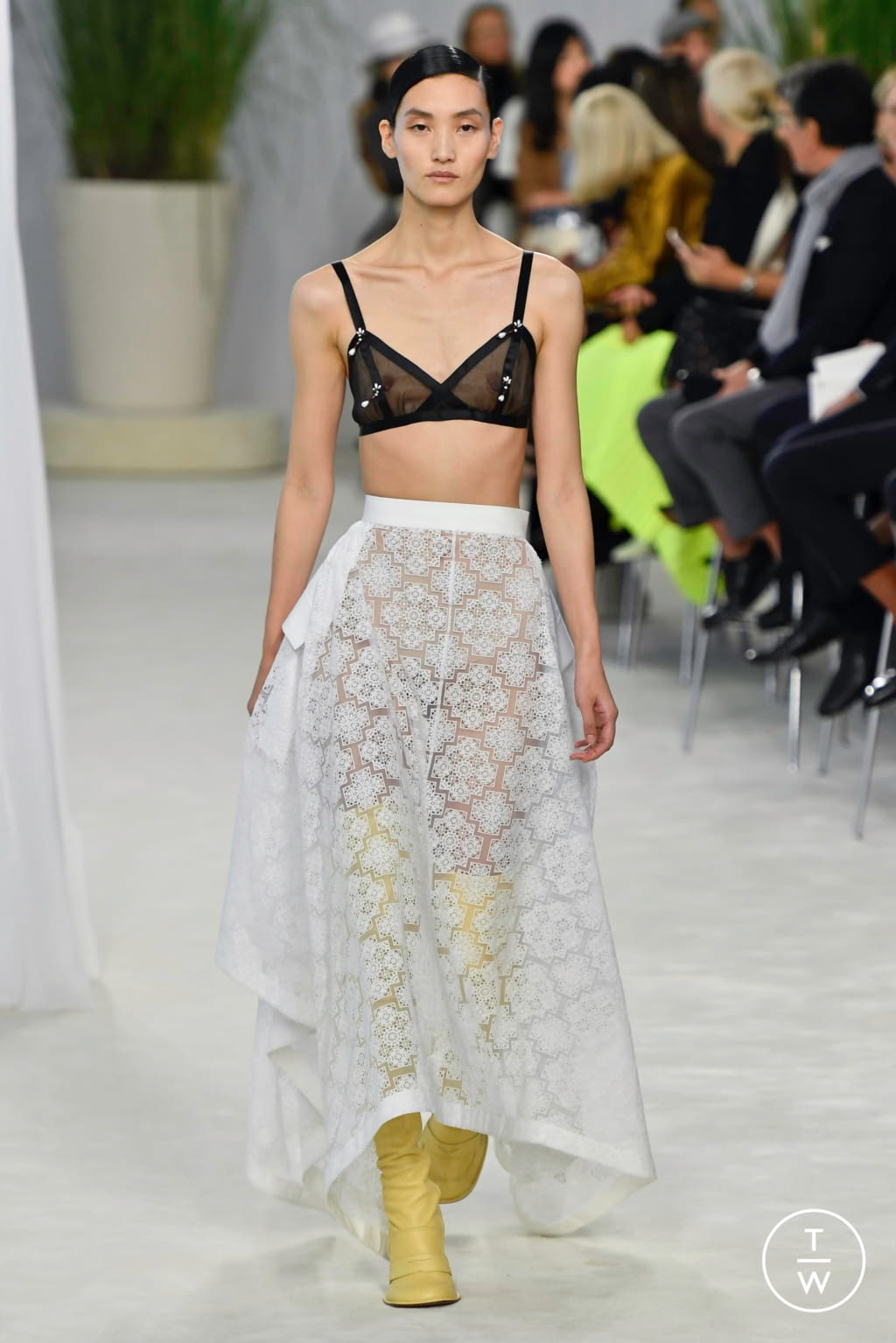 Fashion Week Paris Spring/Summer 2020 look 4 from the Loewe collection womenswear