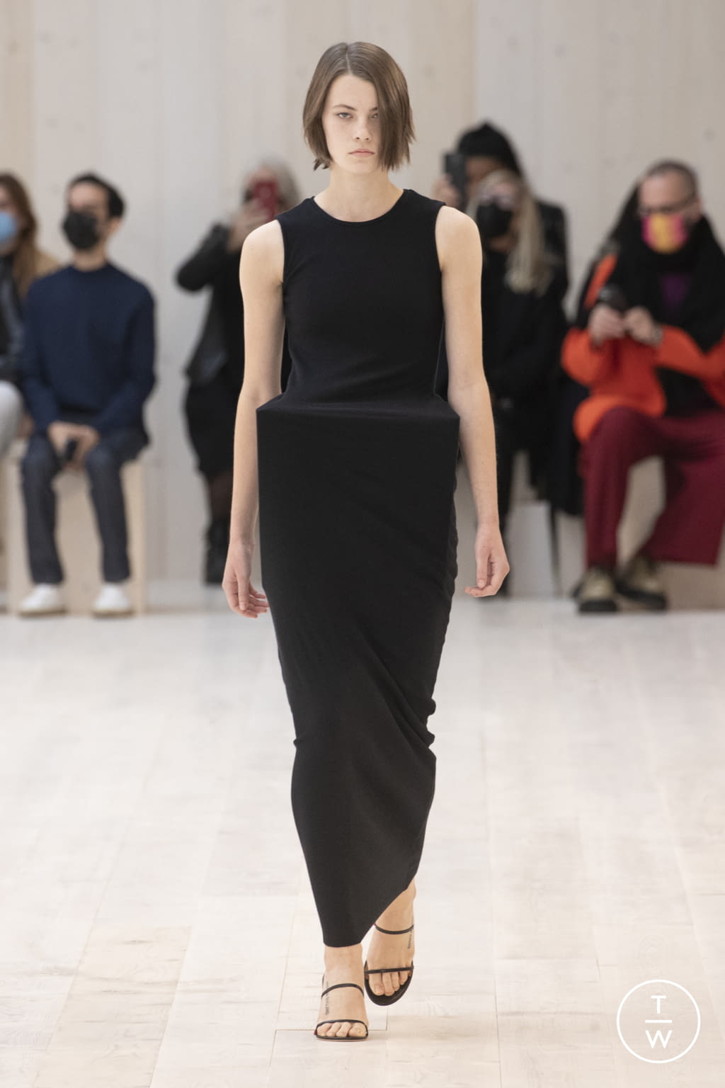 Fashion Week Paris Spring/Summer 2022 look 1 de la collection Loewe womenswear