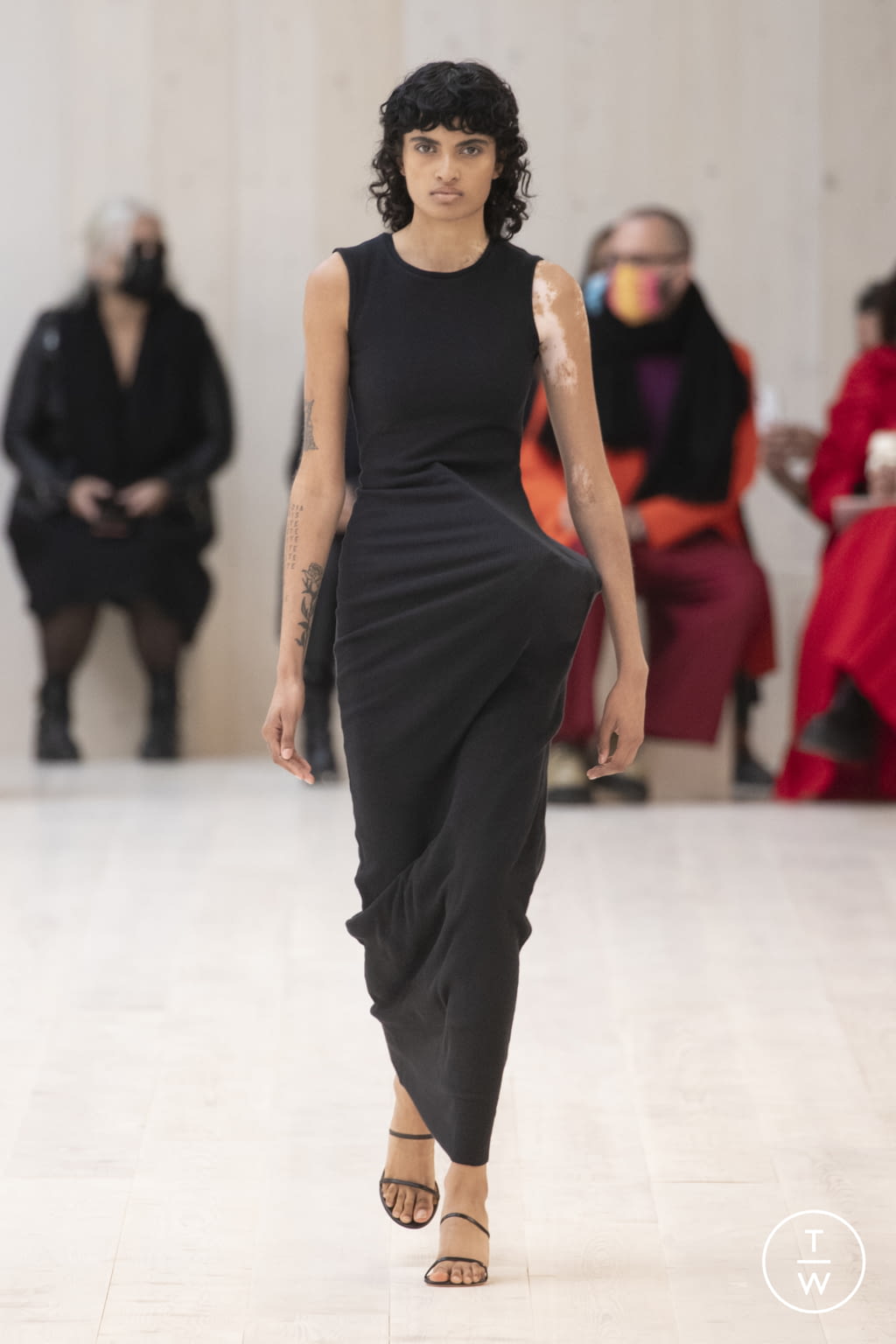 Fashion Week Paris Spring/Summer 2022 look 3 de la collection Loewe womenswear