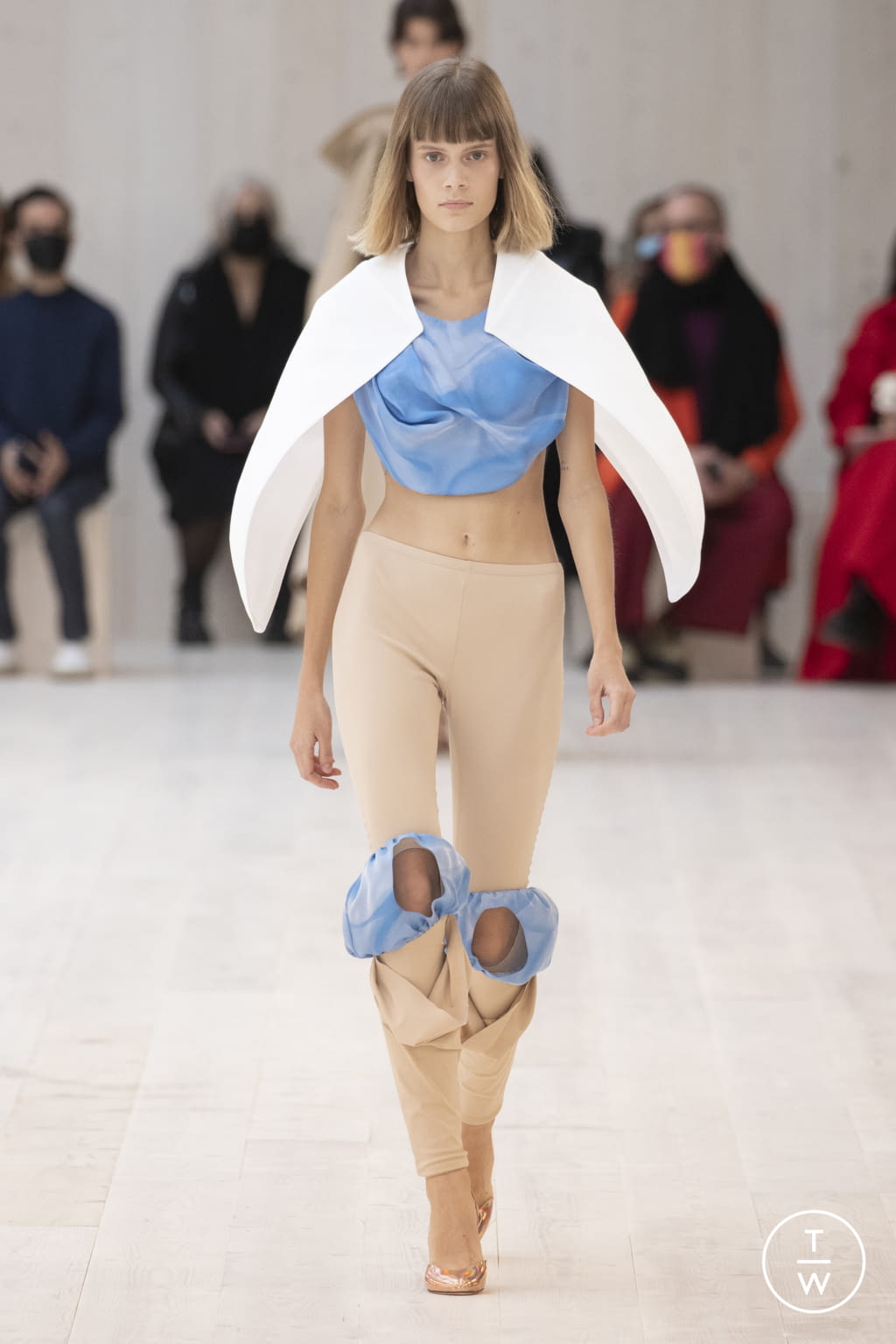 Fashion Week Paris Spring/Summer 2022 look 7 from the Loewe collection womenswear