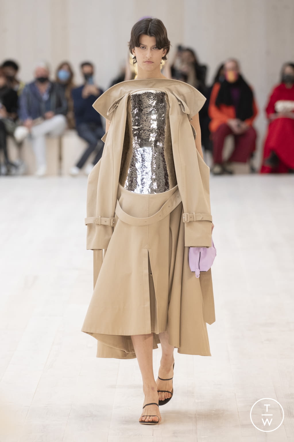 Fashion Week Paris Spring/Summer 2022 look 8 from the Loewe collection womenswear